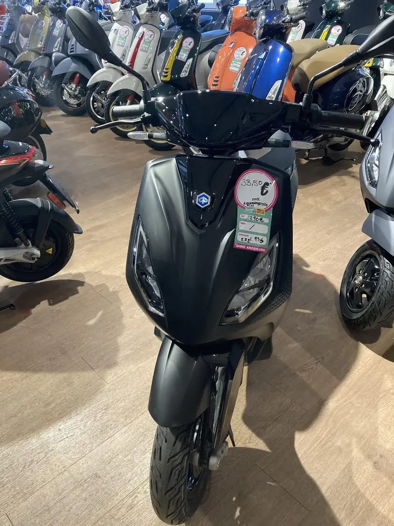 Piaggio 1 ACTIVE 125er E-Roller super Händling bis 100 KM Reichweite Zwart - 1