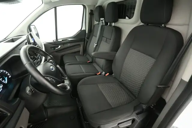 Ford Transit Custom view 9
