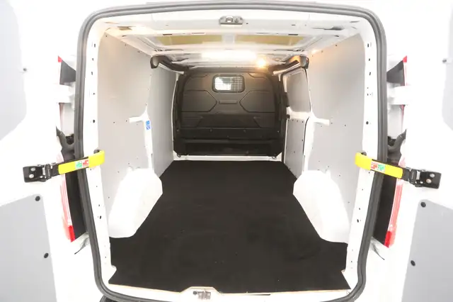 Ford Transit Custom view 3