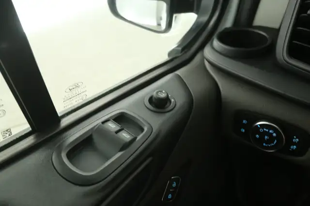 Ford Transit Custom view 20