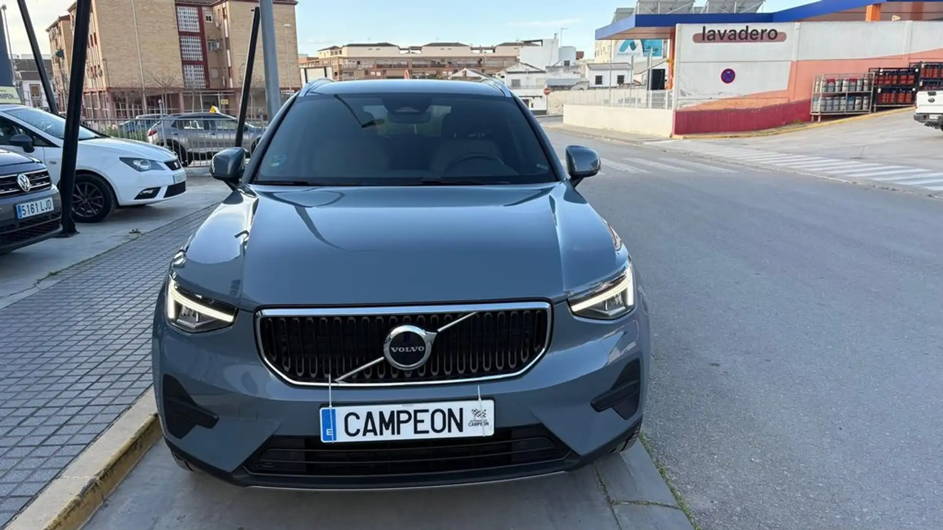 Volvo XC40 2.0 B3 G Core Auto Gris - 2