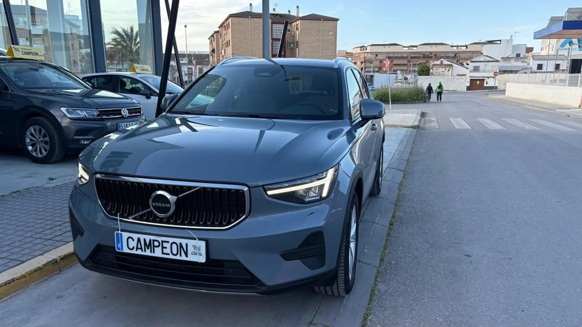 Volvo XC40 2.0 B3 G Core Auto Gris - 1