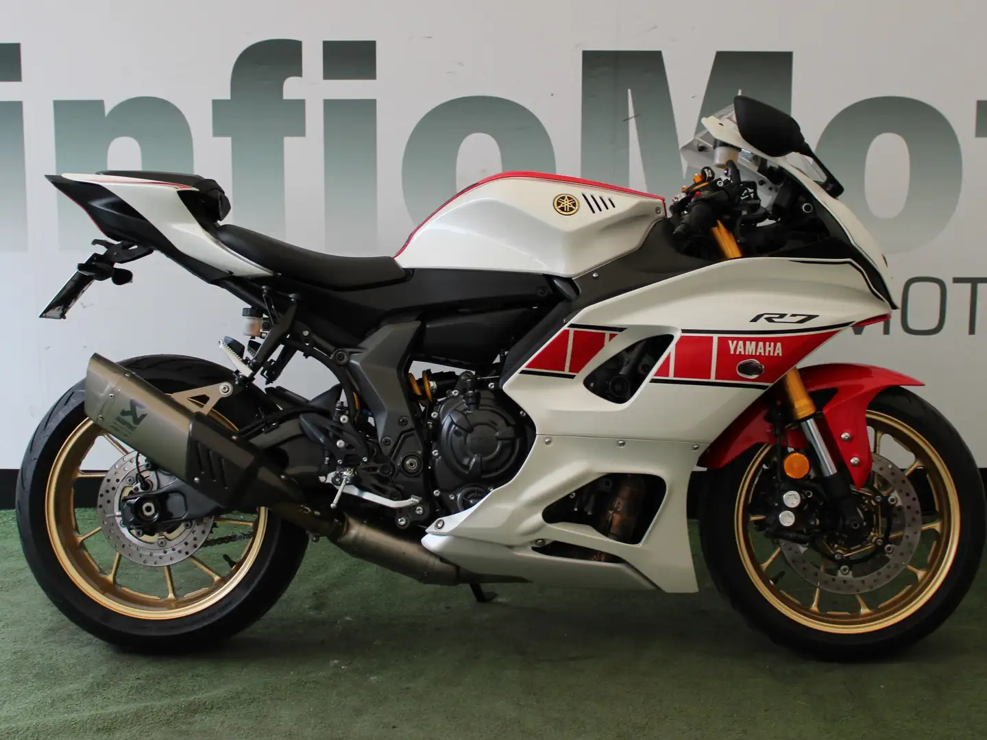 Yamaha YZF-R7 - 1