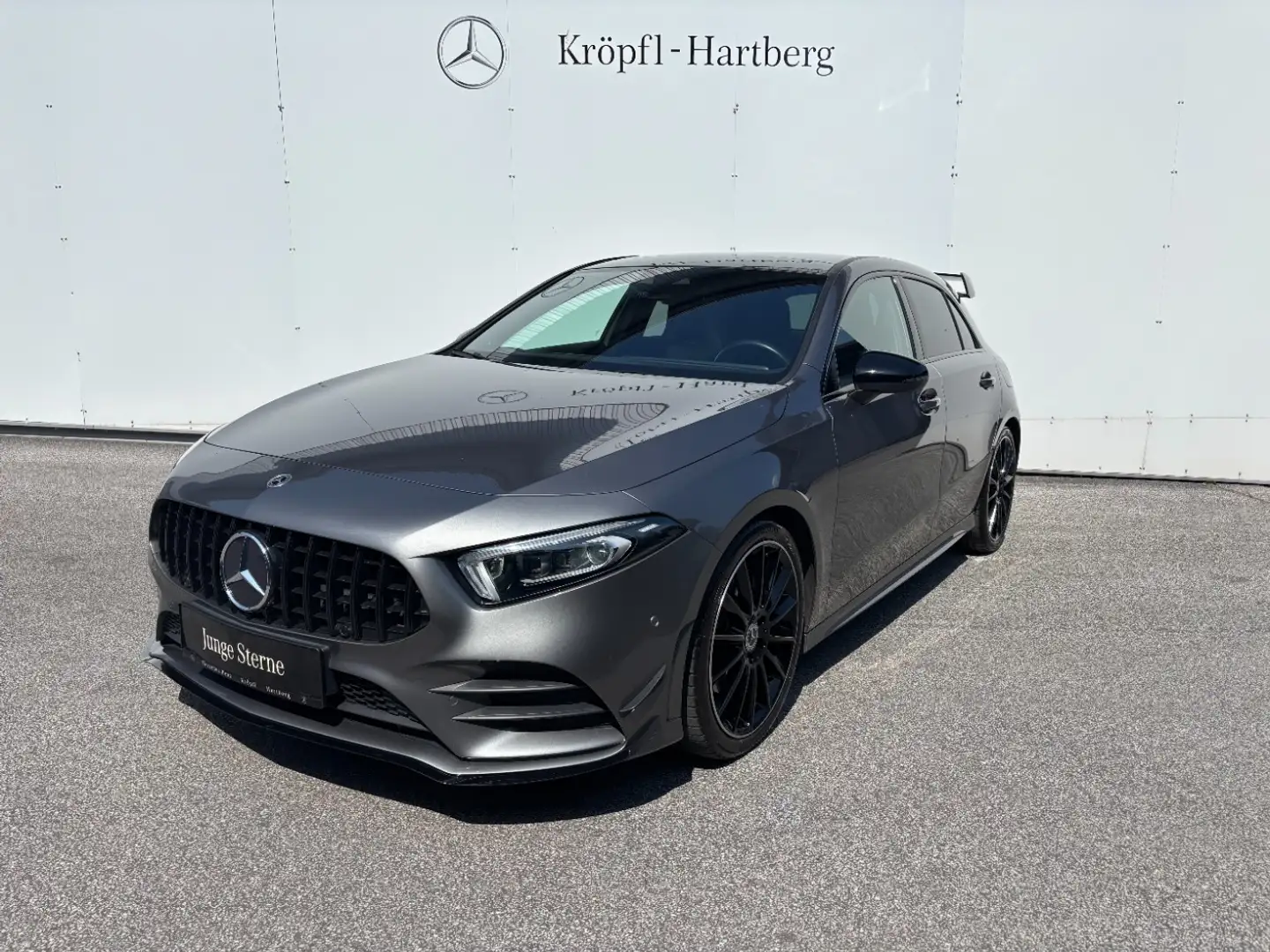 Mercedes-Benz A 220 4MATIC Kompaktlimousine AMG Line AMG Pano Szürke - 2