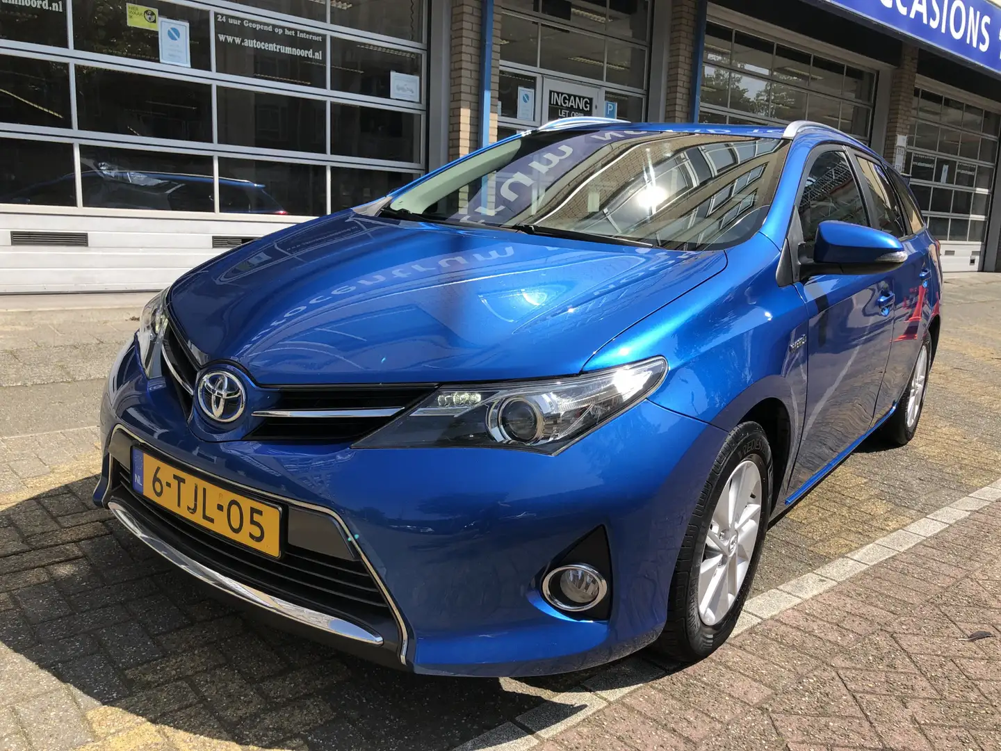 Toyota Auris Touring Sports 1.8 Hybrid Aspiration NAP BTW auto Blauw - 2