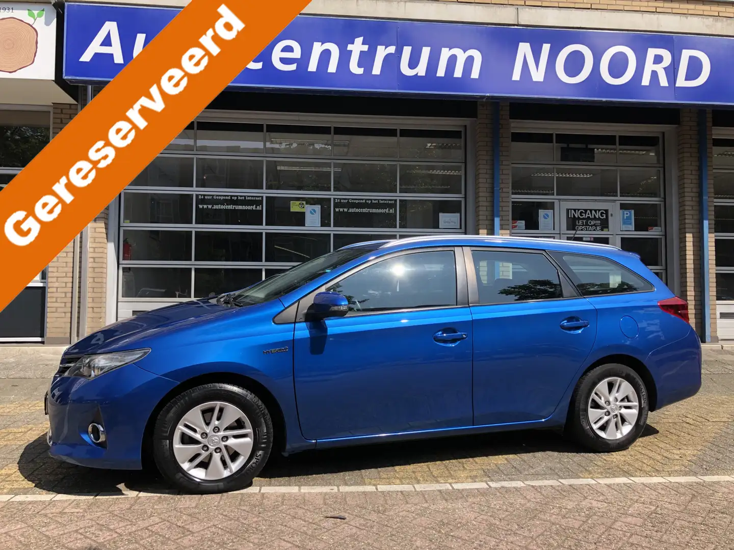 Toyota Auris Touring Sports 1.8 Hybrid Aspiration NAP BTW auto Albastru - 1