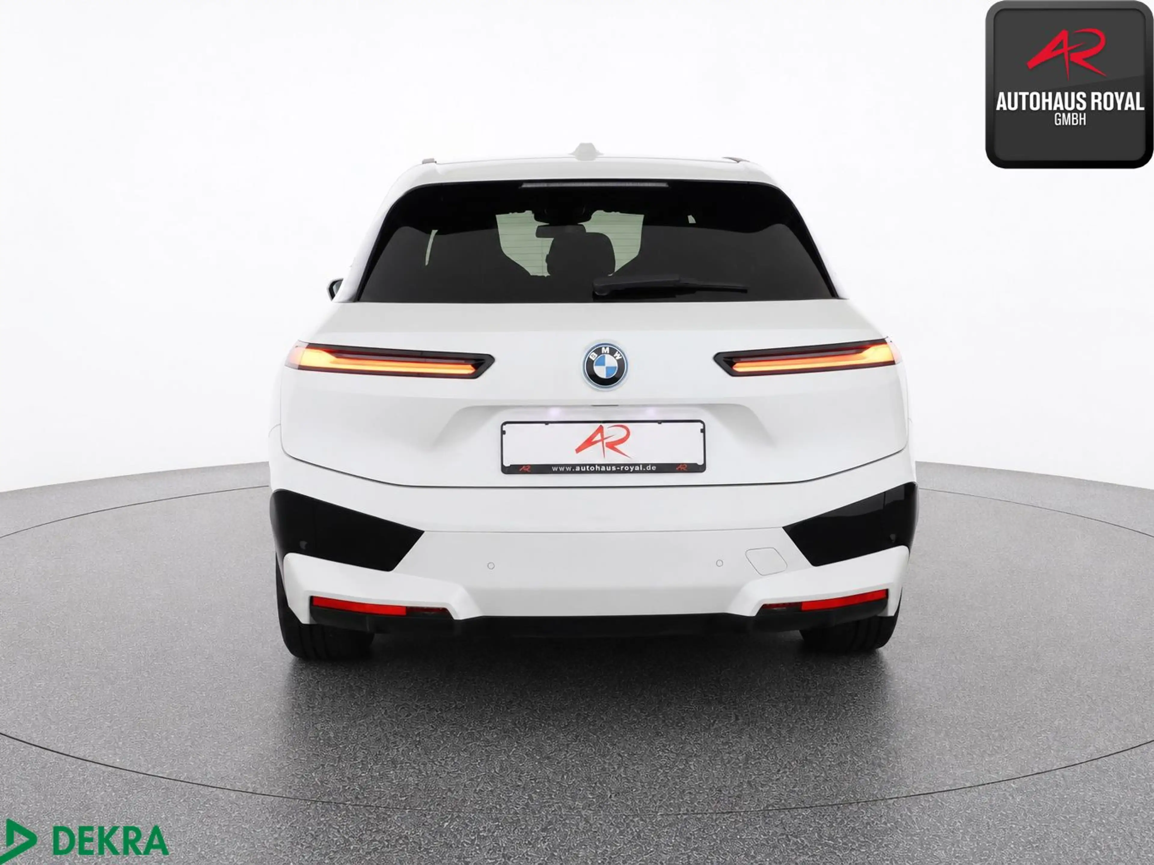 BMW iX xDrive40 SPORT HUD,MASSAGE,360GRAD,HARMAN/K — photo 4