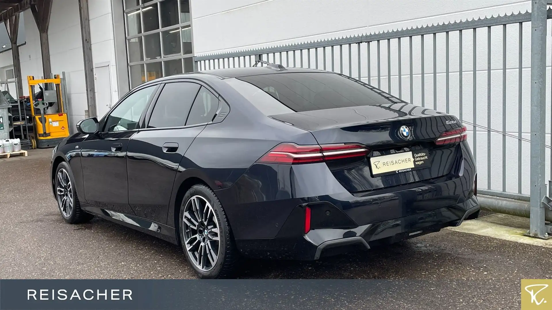 BMW 520 d Lim M-Sport AHK ACC HUD Park+ H/K adLED Nero - 2