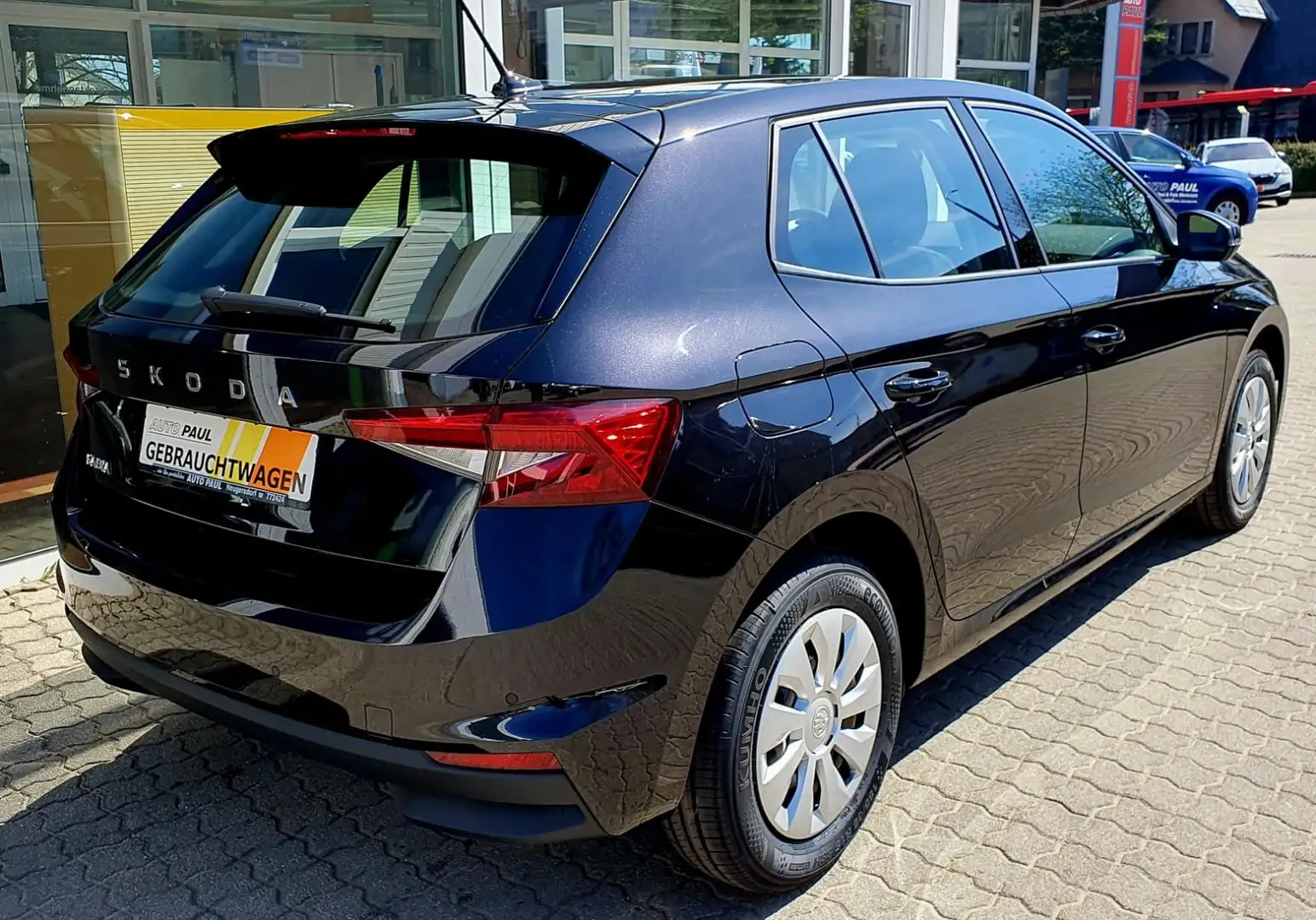 Skoda Fabia Selection*Automatik*DAB*SHZ*5J/100TKM Garantie* Schwarz - 2