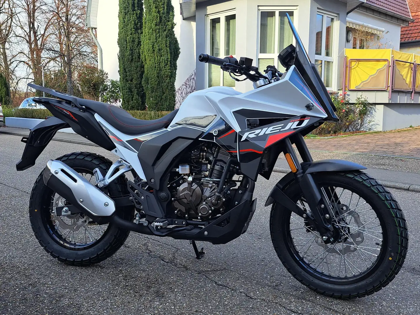 Rieju Aventura 125 Blanco - 1