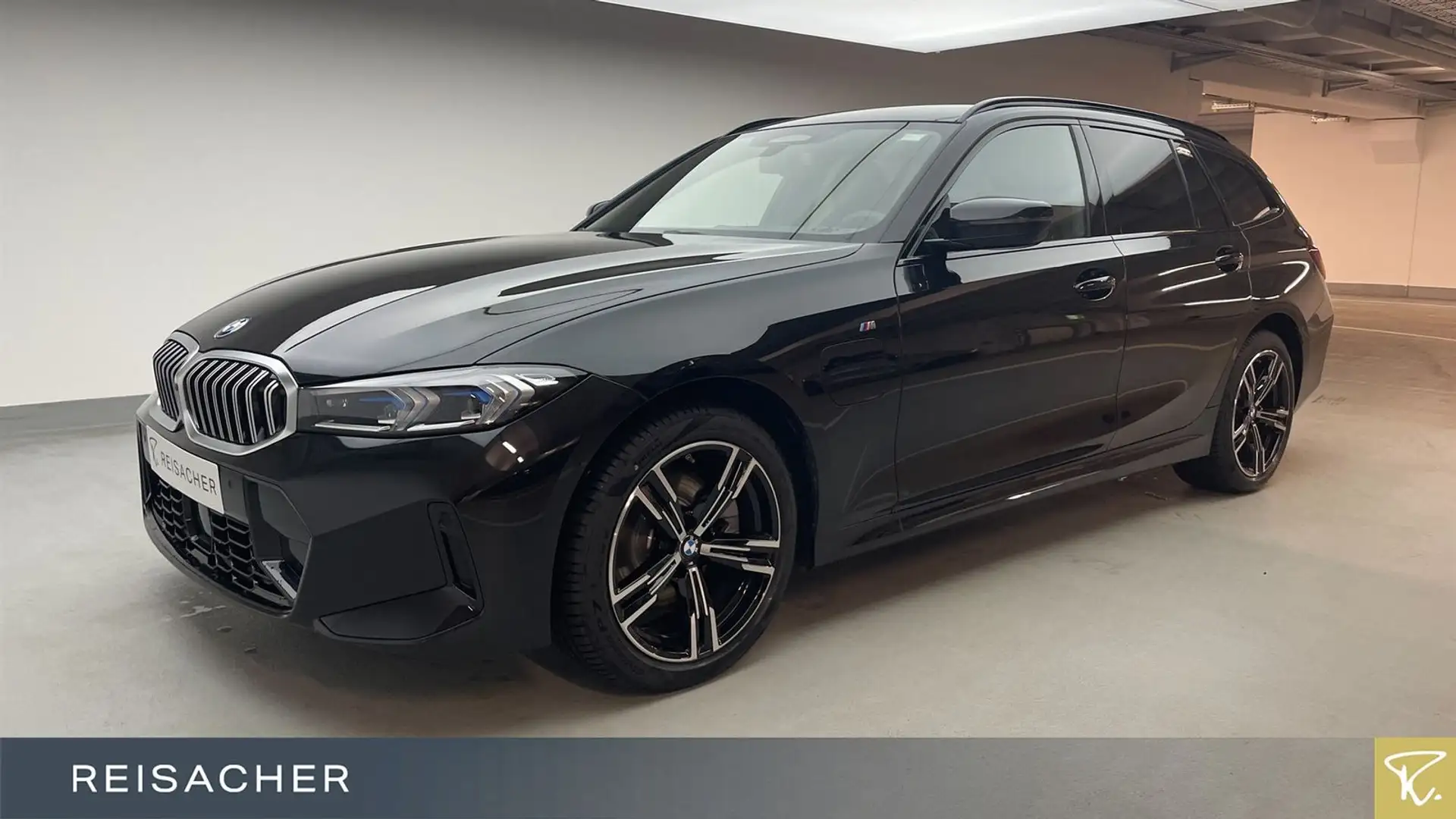 BMW 330 e A xDrive Tou M-Sport,AHK,DAProf Schwarz - 1