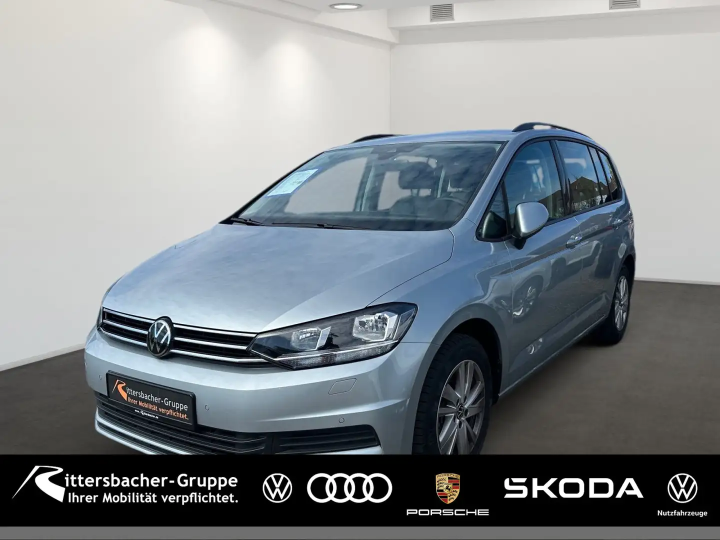 Volkswagen Touran 1.5 TSI Comfortline 7Sitze Navi DigitalCo Zilver - 1