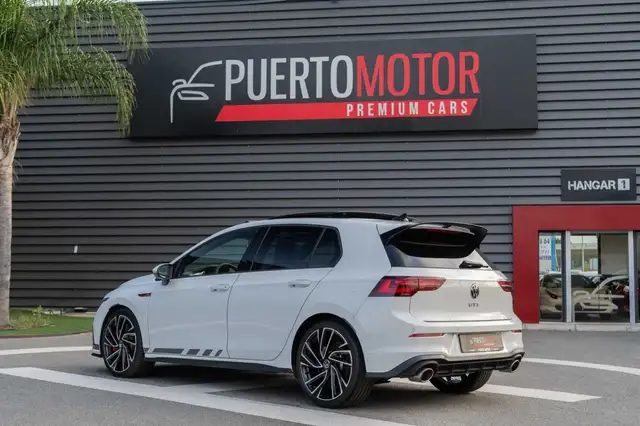 Volkswagen Golf view 4