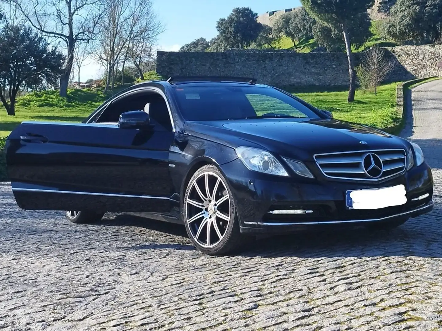 Mercedes-Benz E 220 Coupé 220CDI Blue efficiency elegance Černá - 1