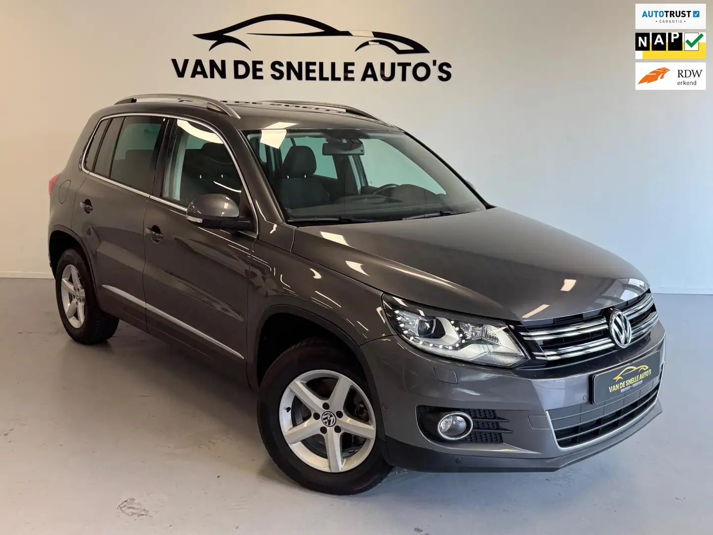 Volkswagen Tiguan 2.0 TSI Sport&Style 4Motion DSG/CAMERA/BIXENON/LED Grijs - 1