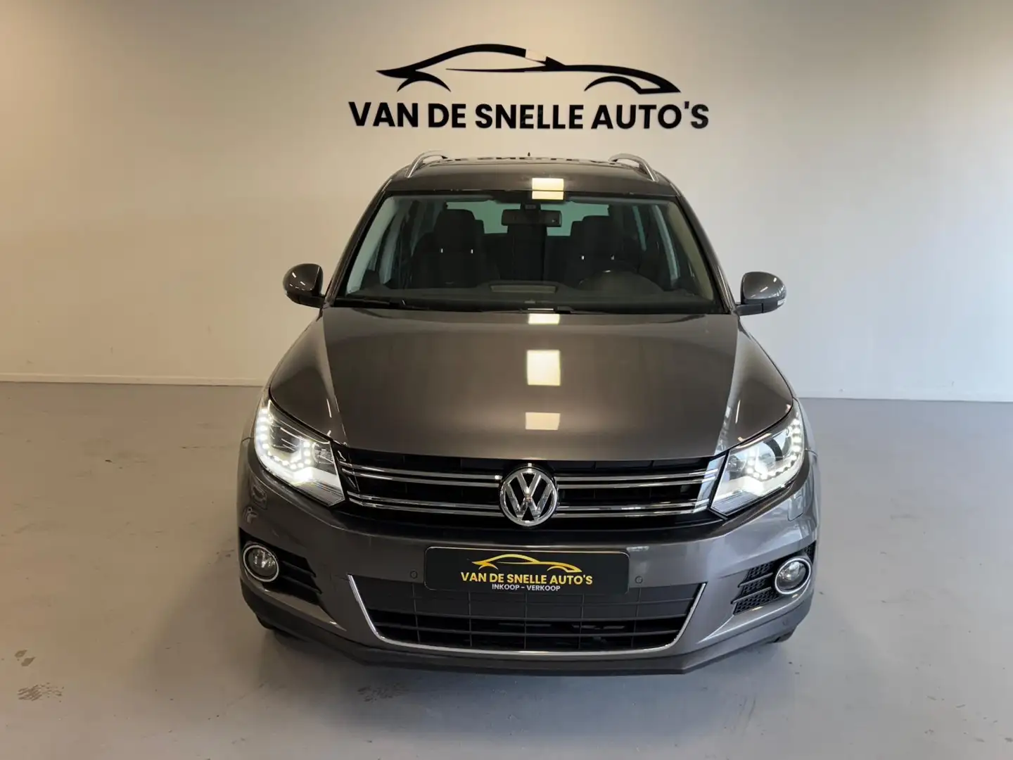 Volkswagen Tiguan 2.0 TSI Sport&Style 4Motion DSG/CAMERA/BIXENON/LED Grijs - 2