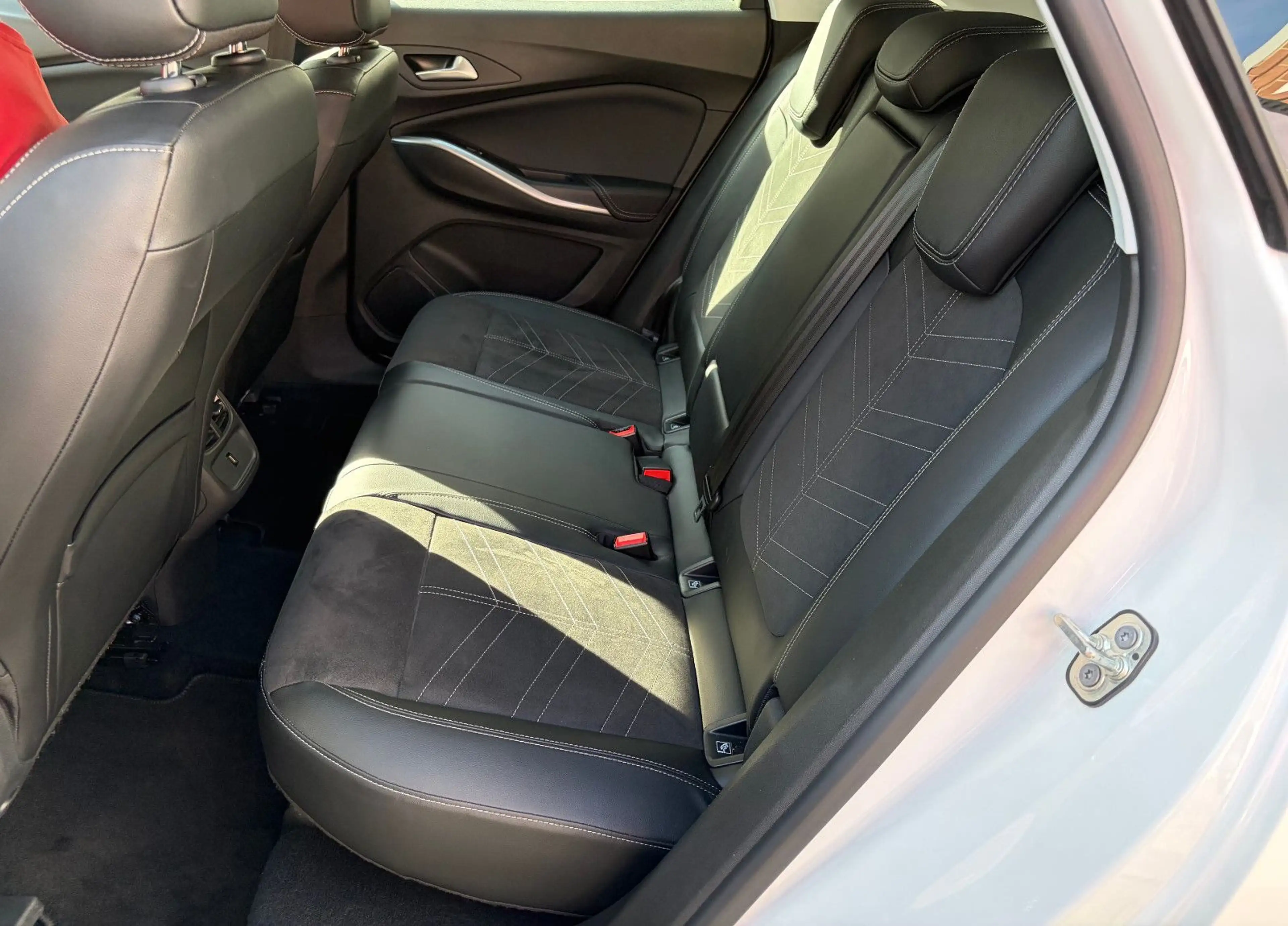 Opel Grandland X Grandland GS Line AHK Allwetter Kurvenlicht — photo 9