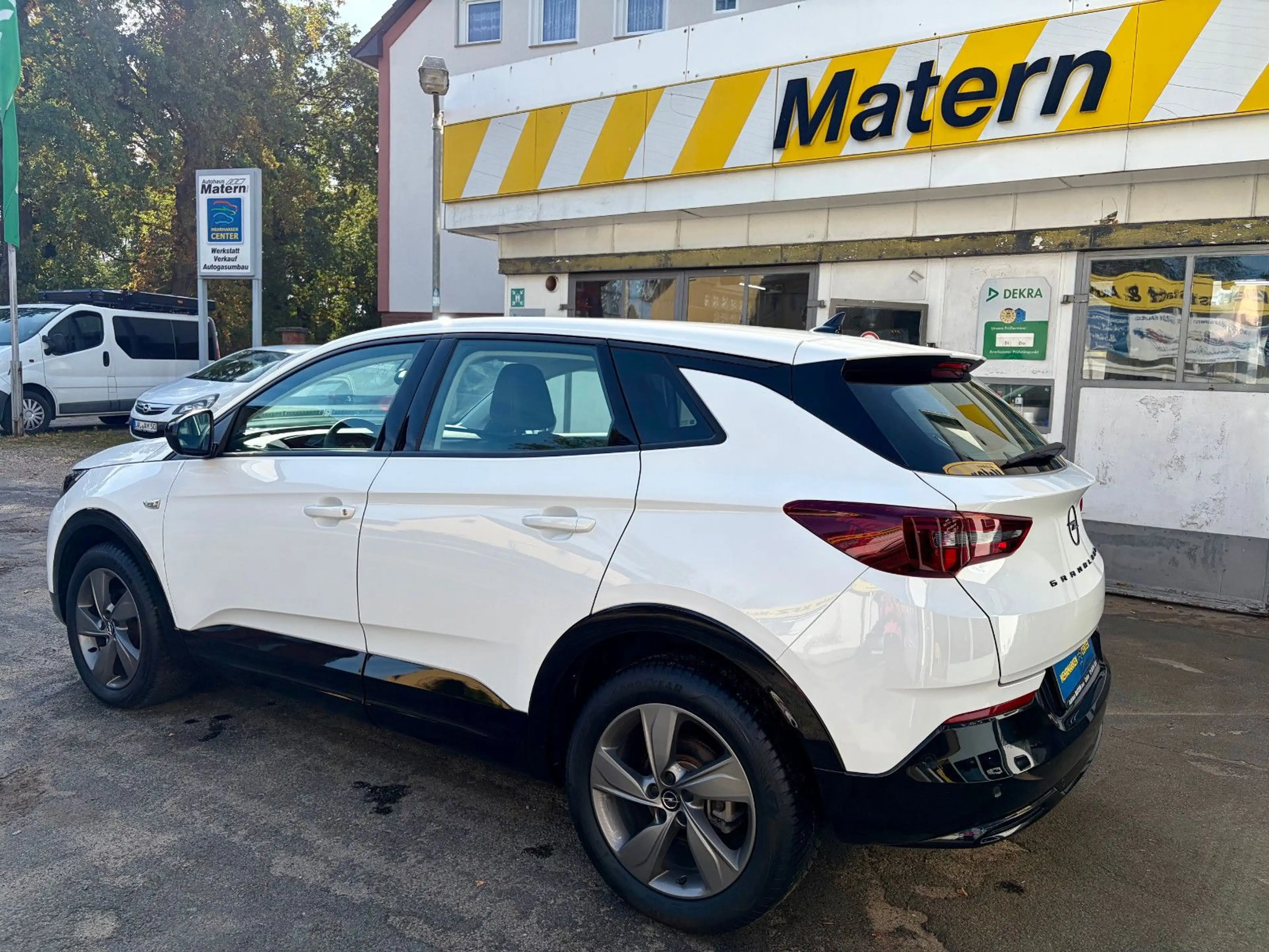 Opel Grandland X Grandland GS Line AHK Allwetter Kurvenlicht — photo 3