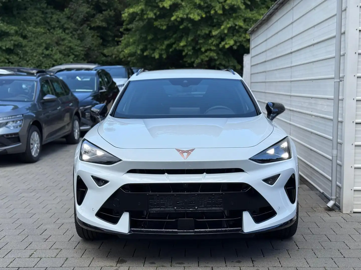 CUPRA Formentor VZ 2.0 TSI DSG 4x4 *AHK*360°*ACC*NAVI*SHZ*5J Ga... Weiß - 2