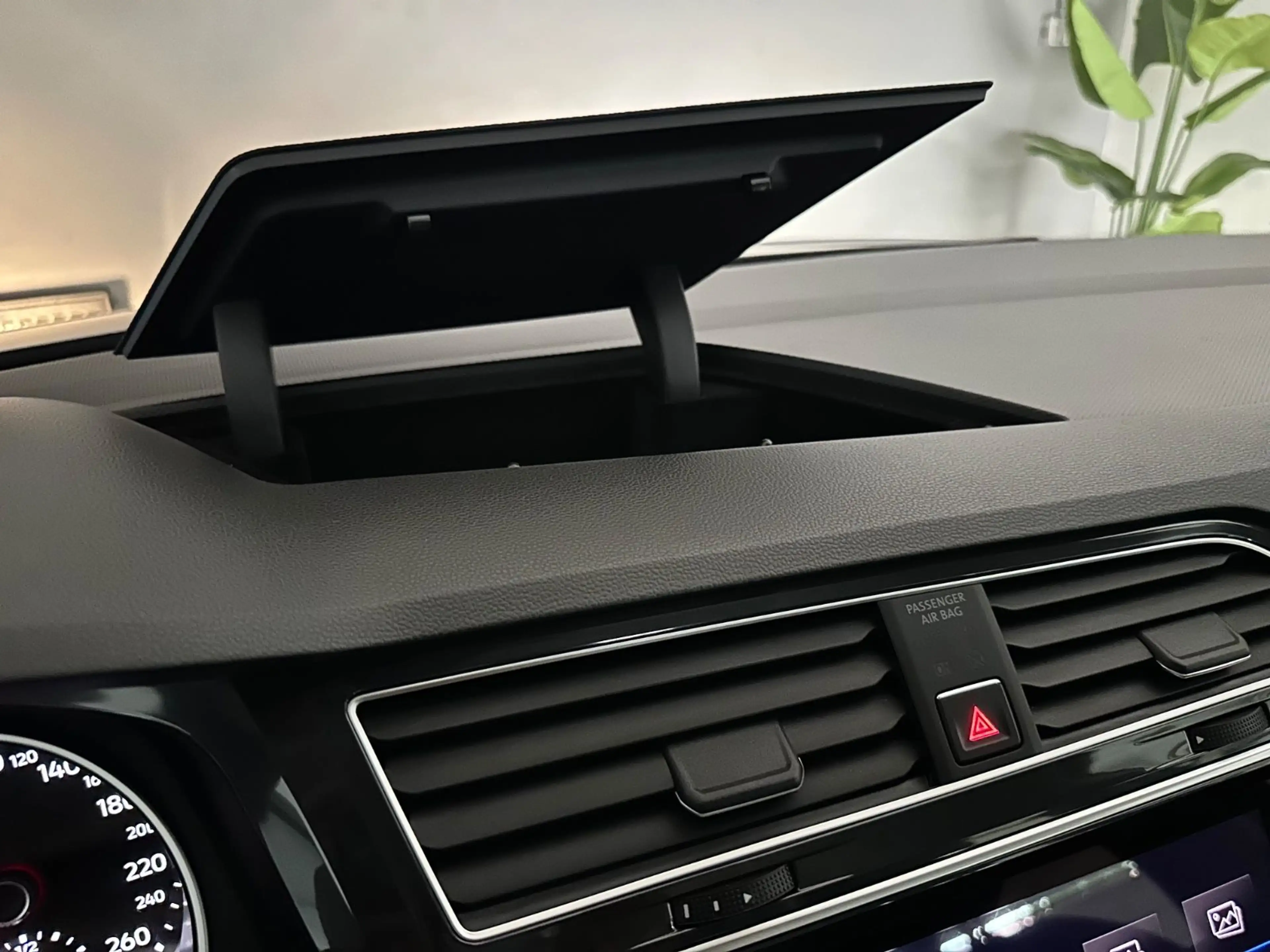 Volkswagen Tiguan Trendline BMT/App-Connect/PDC/Temp./18" — photo 27