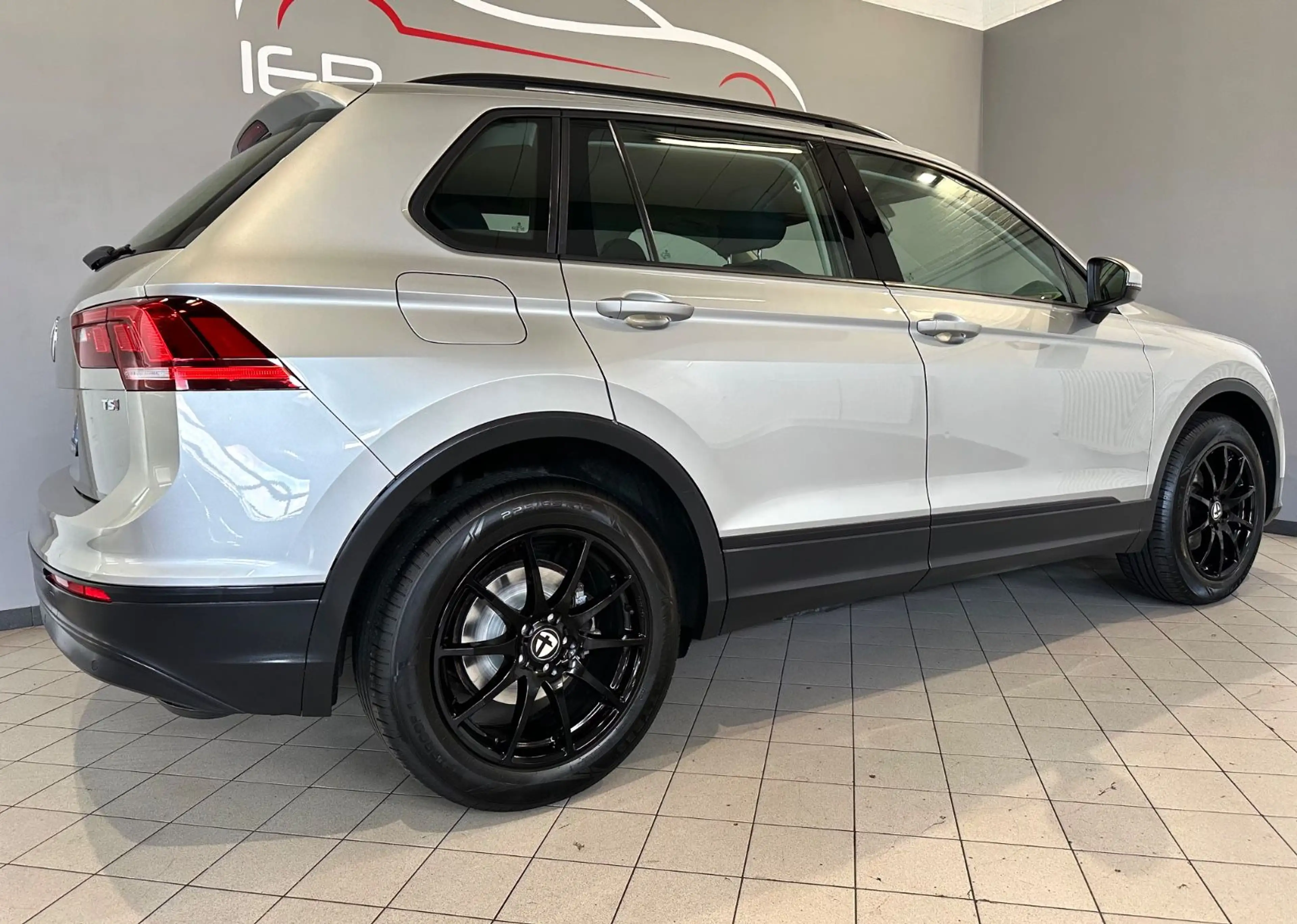 Volkswagen Tiguan Trendline BMT/App-Connect/PDC/Temp./18" — photo 31