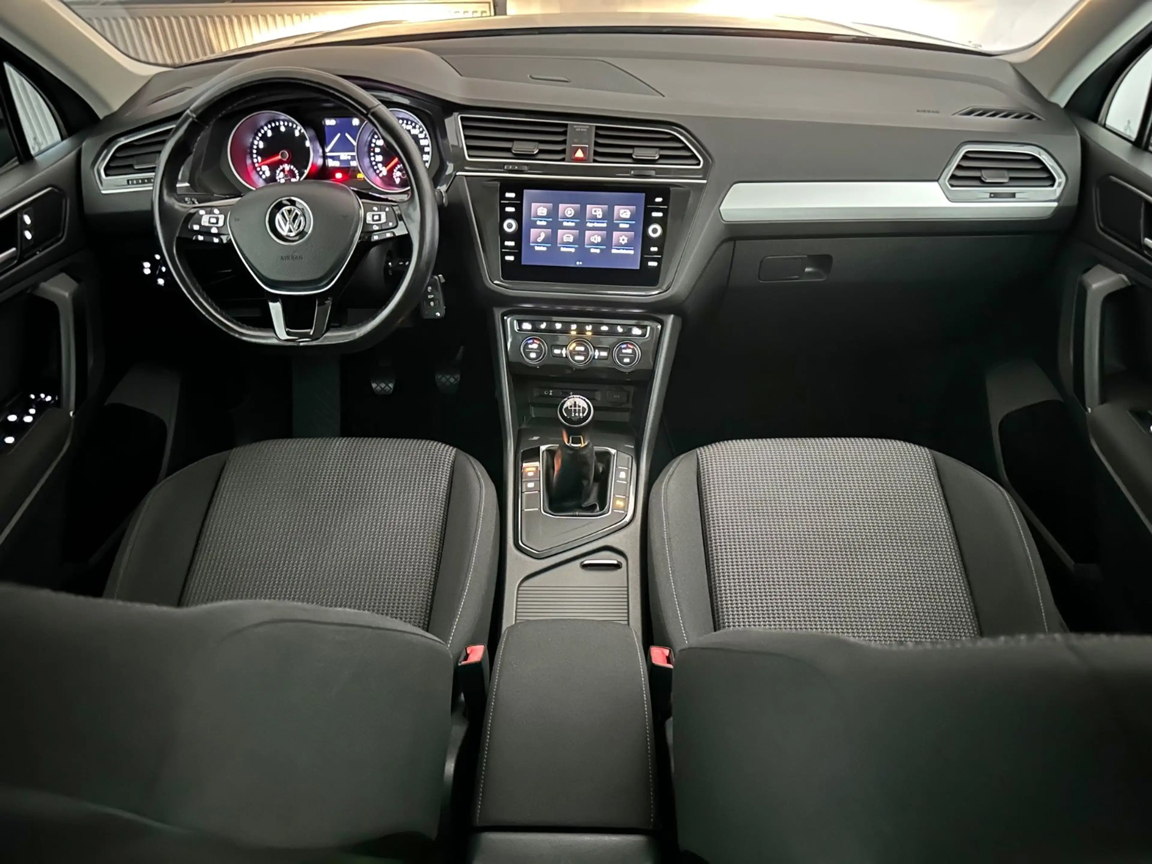 Volkswagen Tiguan Trendline BMT/App-Connect/PDC/Temp./18" — photo 18