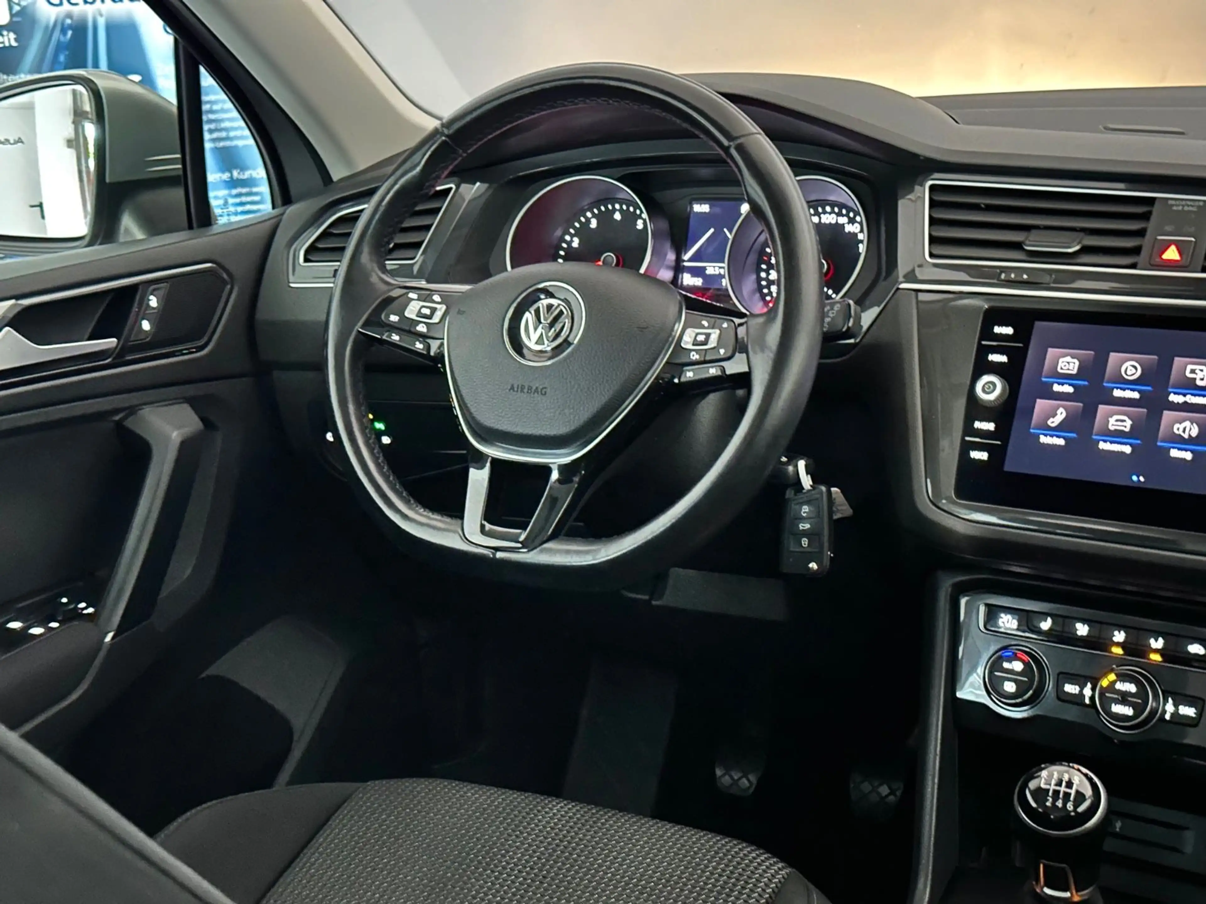 Volkswagen Tiguan Trendline BMT/App-Connect/PDC/Temp./18" — photo 20