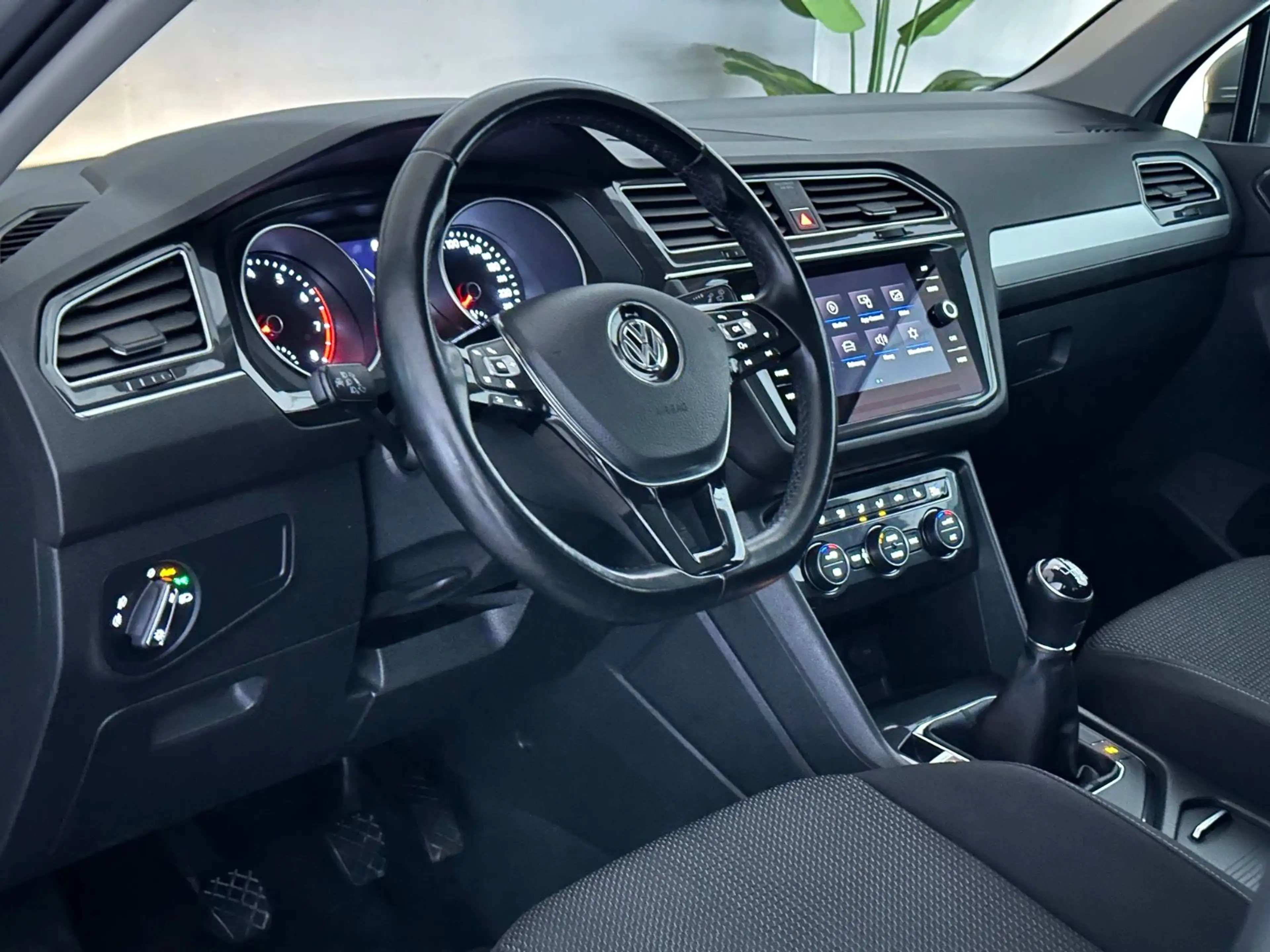 Volkswagen Tiguan Trendline BMT/App-Connect/PDC/Temp./18" — photo 12