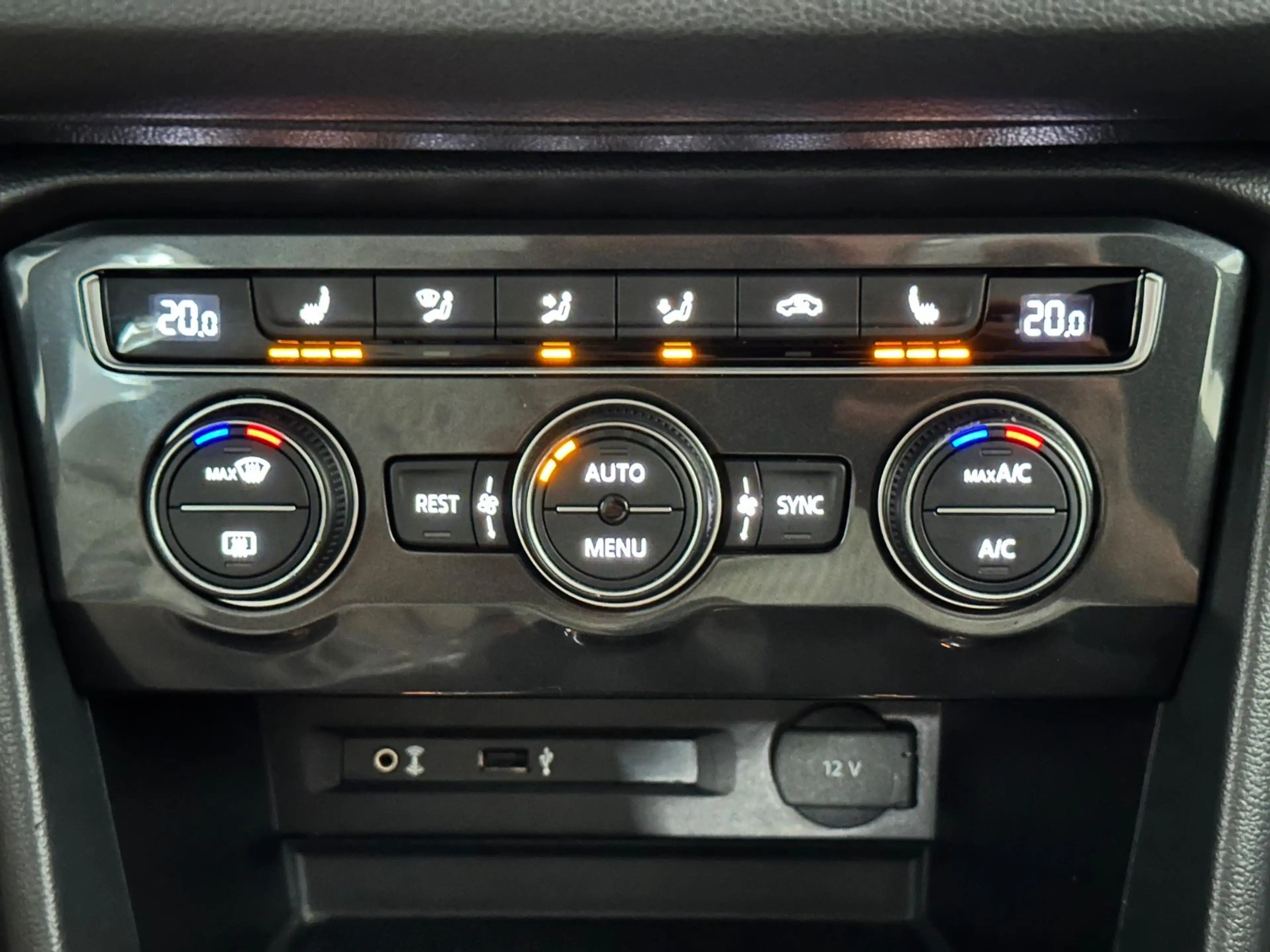 Volkswagen Tiguan Trendline BMT/App-Connect/PDC/Temp./18" — photo 22