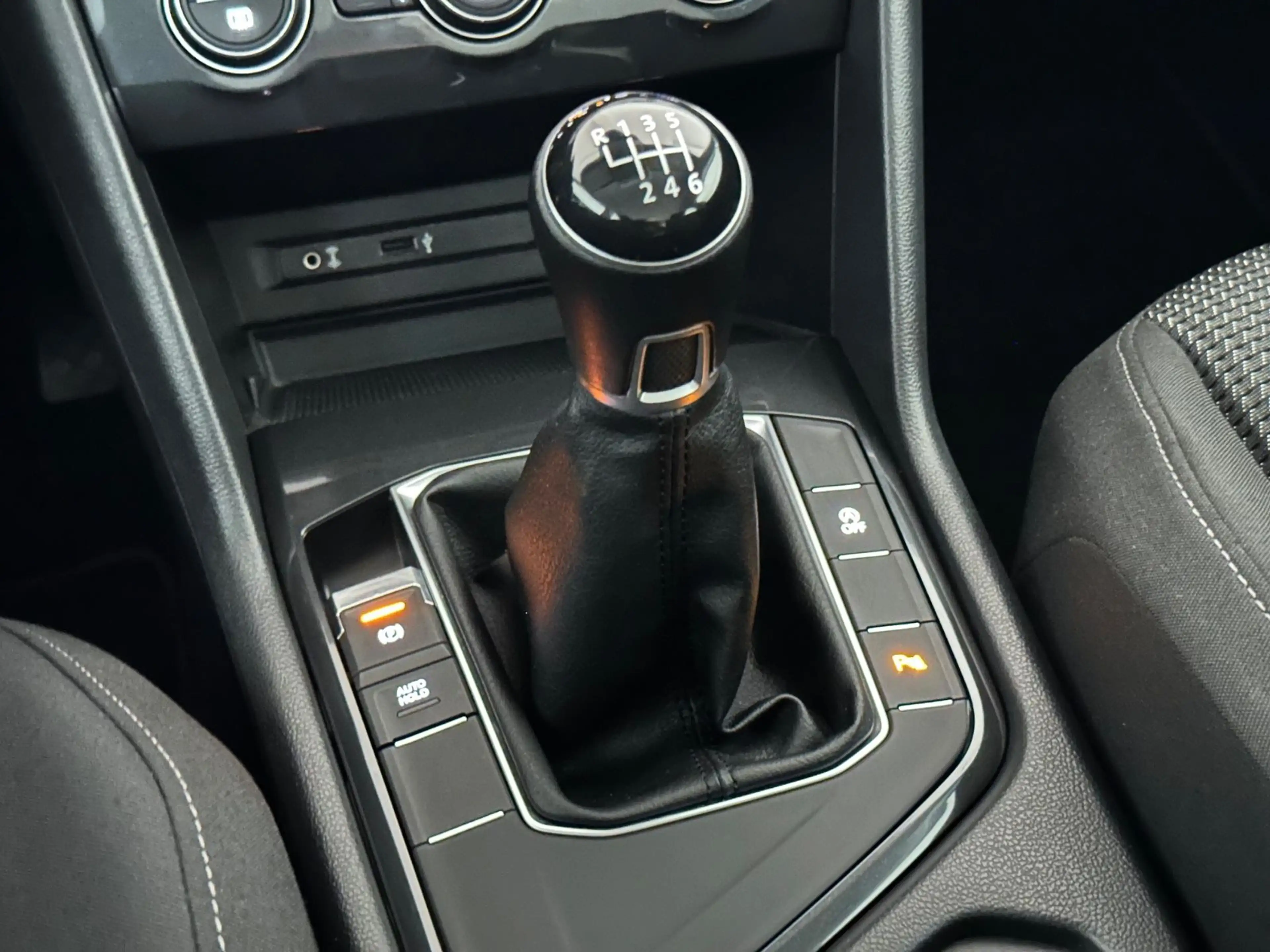 Volkswagen Tiguan Trendline BMT/App-Connect/PDC/Temp./18" — photo 25