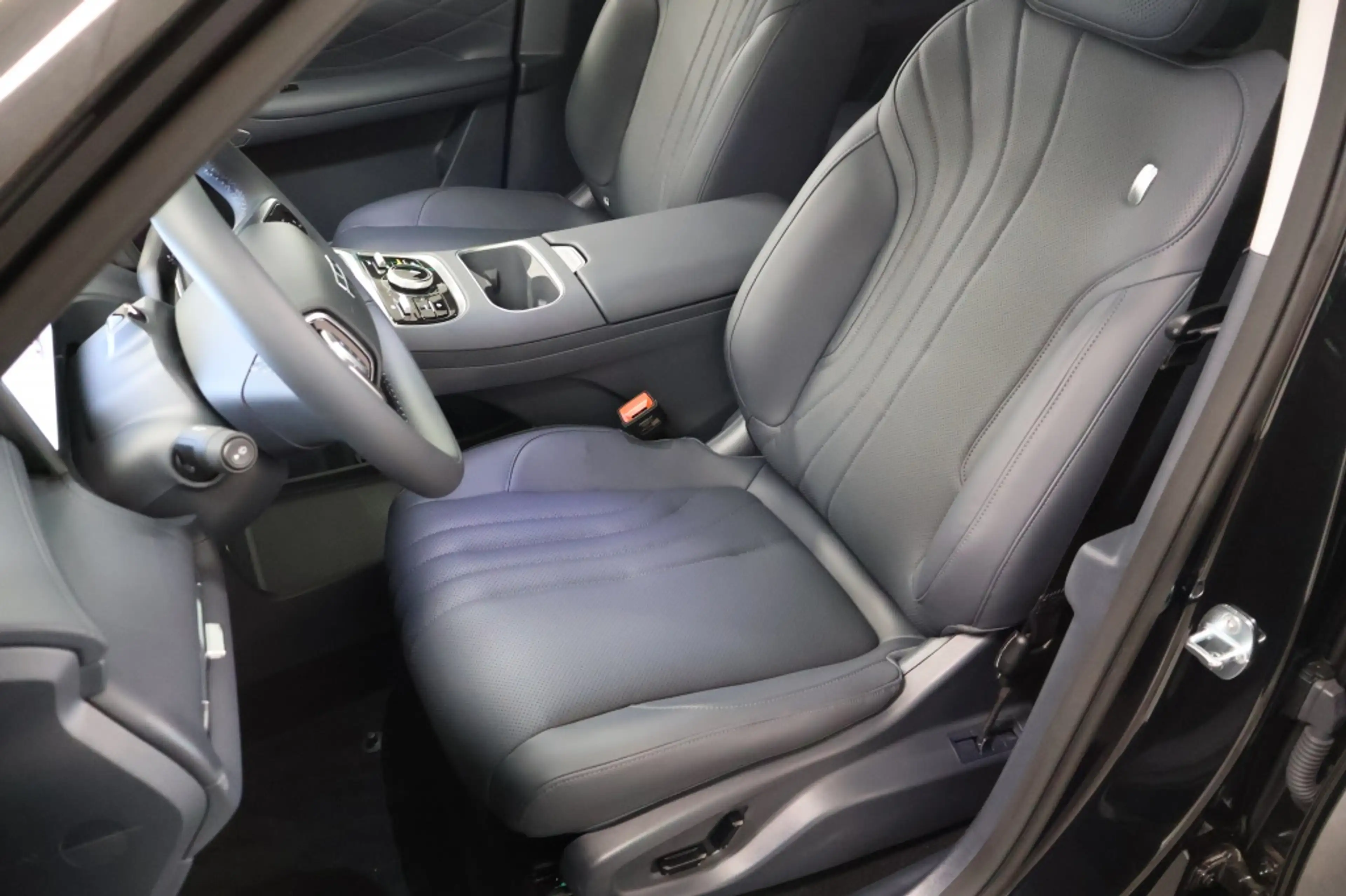 Geely Starray EM-i 1.5 Max+ — photo 12