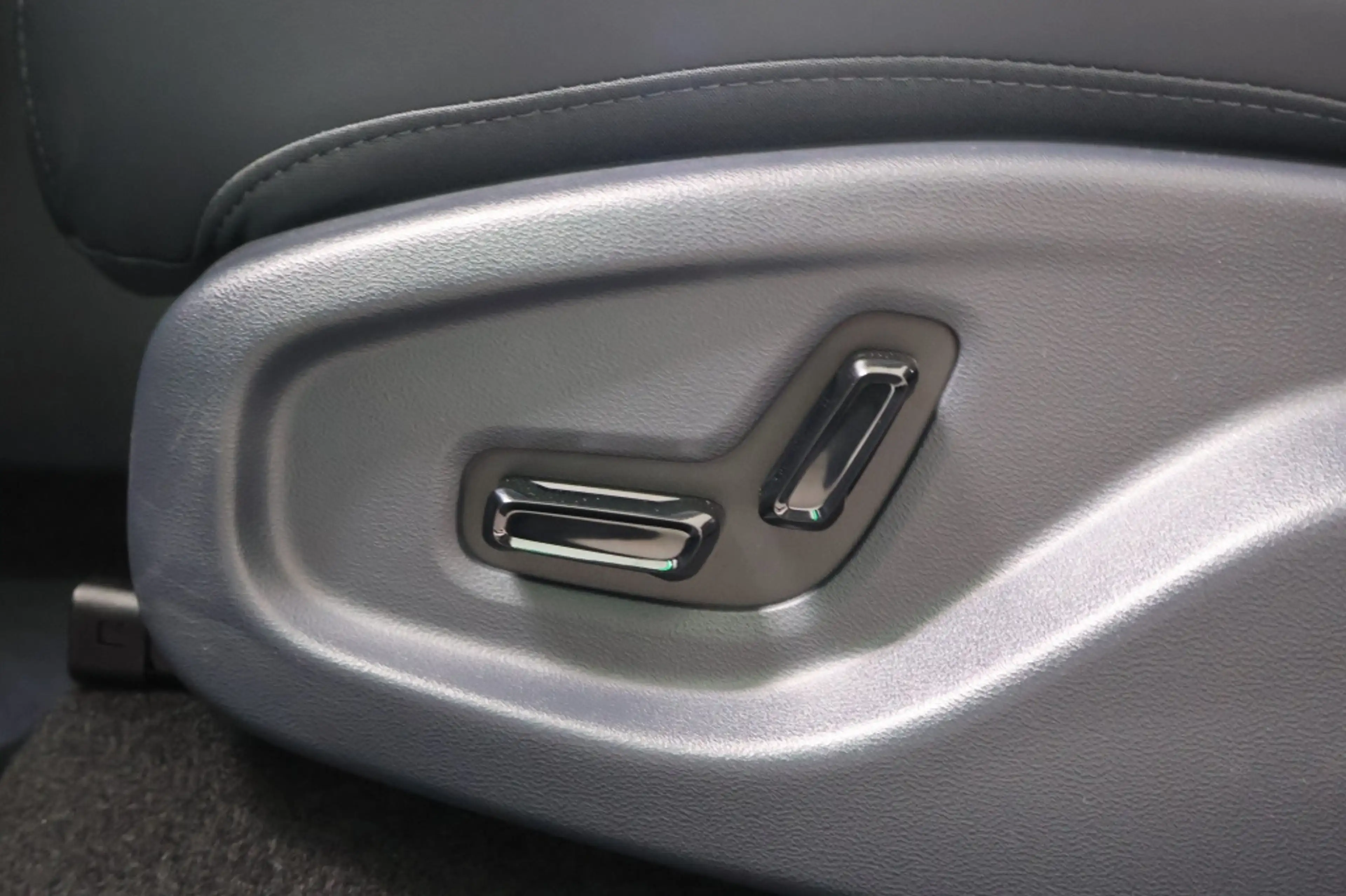 Geely Starray EM-i 1.5 Max+ — photo 13