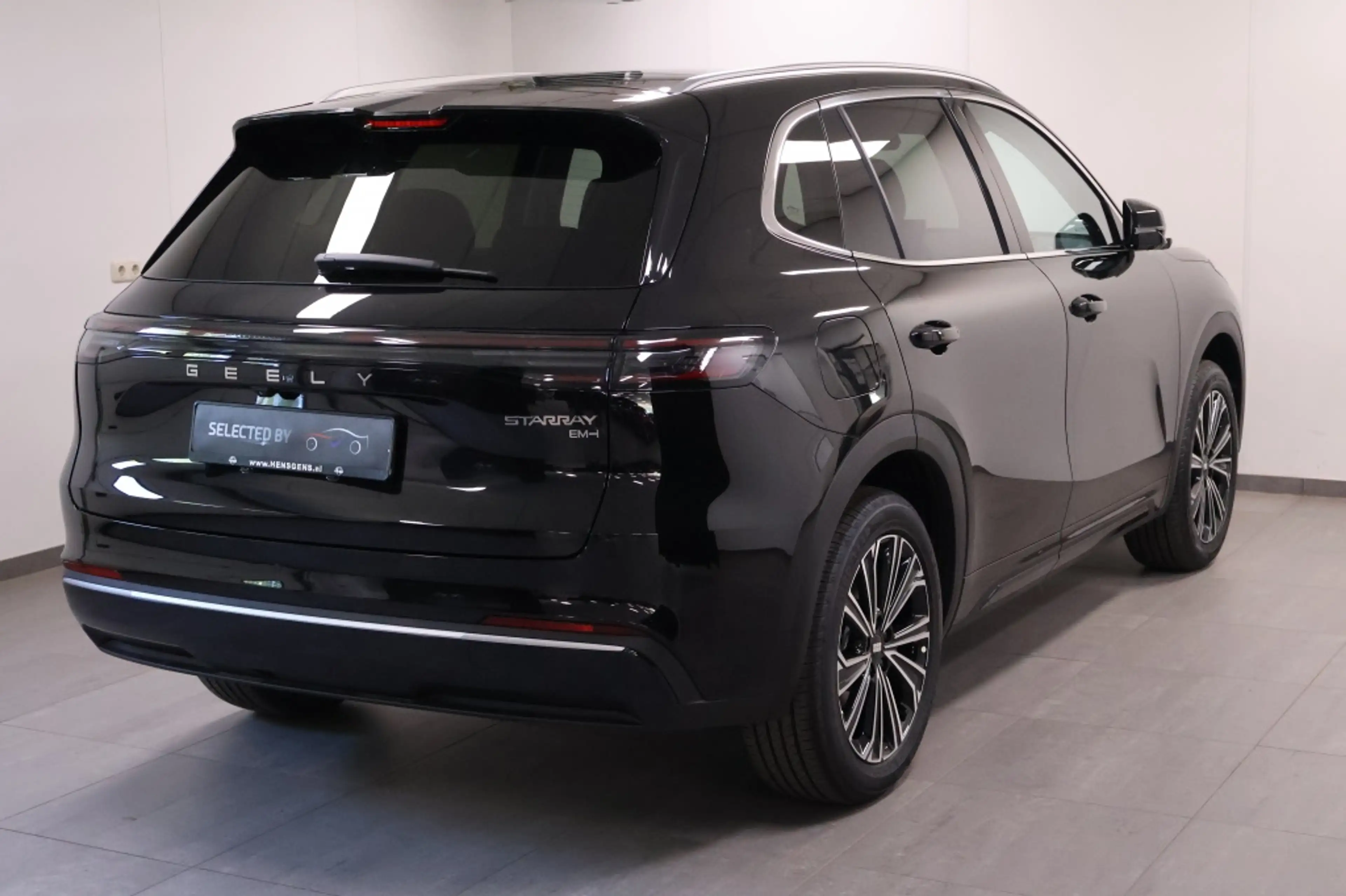 Geely Starray EM-i 1.5 Max+ — photo 4