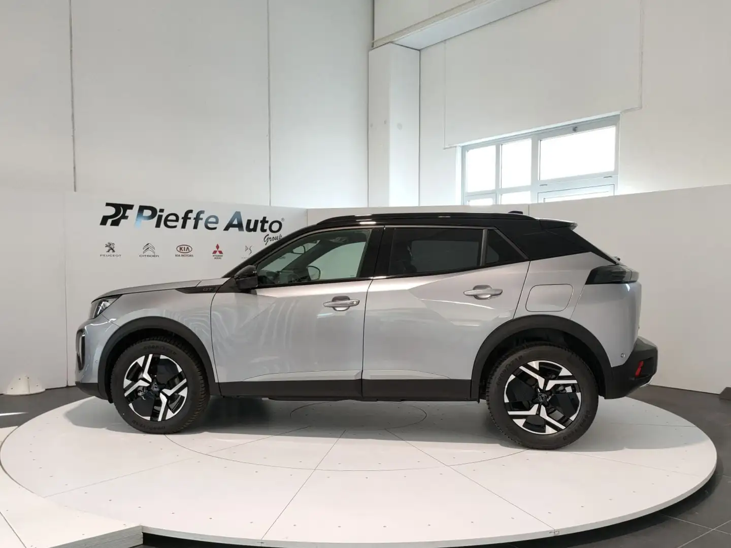 Peugeot 2008 GT Hybrid 136 e-DCS6 Grigio - 2