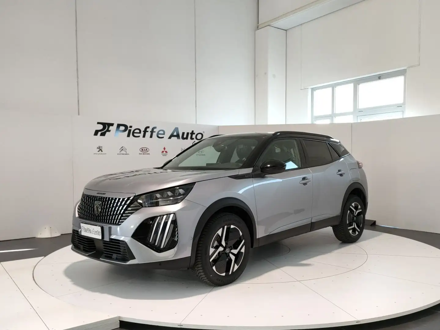 Peugeot 2008 GT Hybrid 136 e-DCS6 Grigio - 1