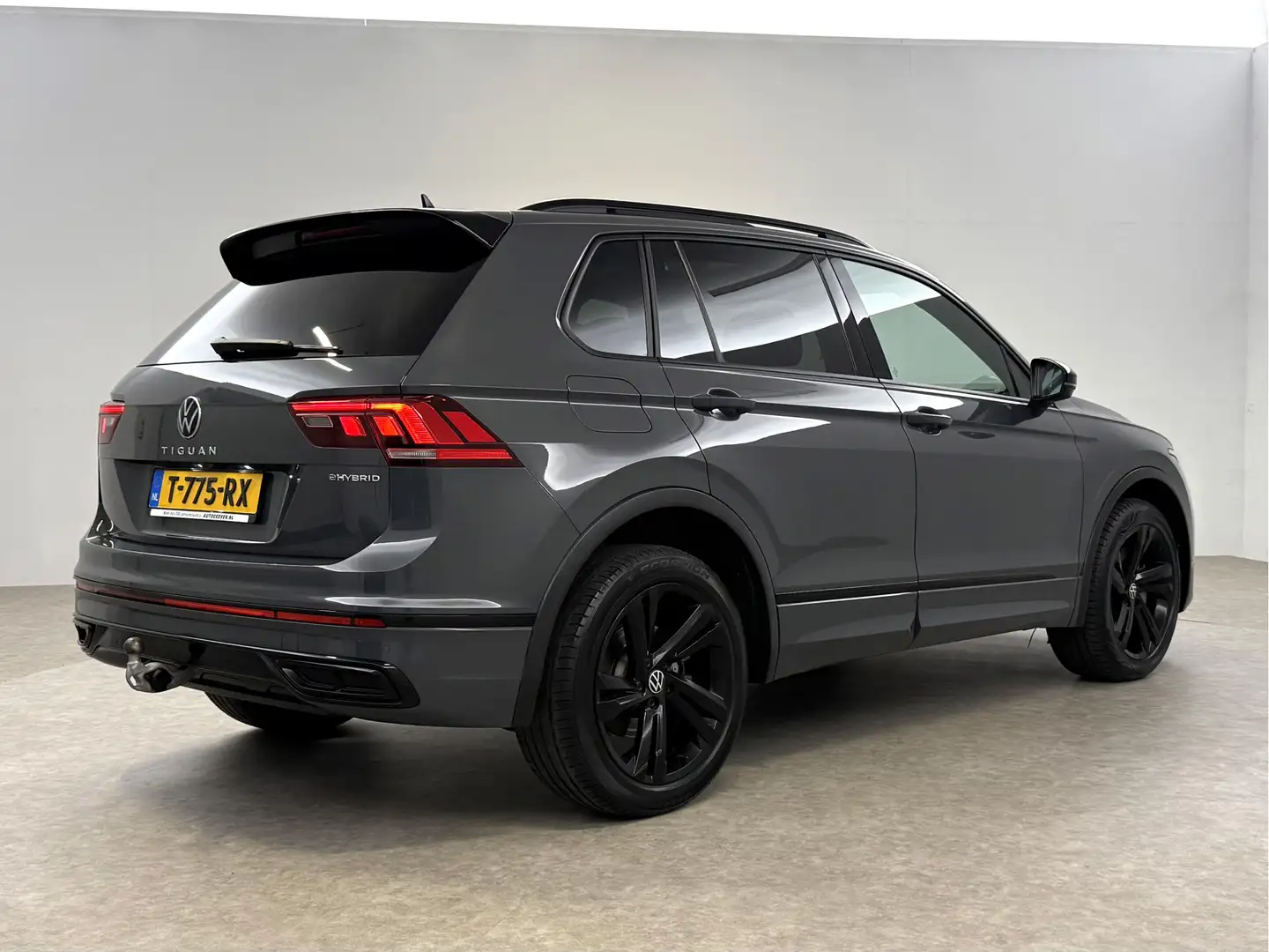 Volkswagen Tiguan 1.4 TSI eHybrid R-Line | SOH 99% | Pano | Sfeer | Gris - 2