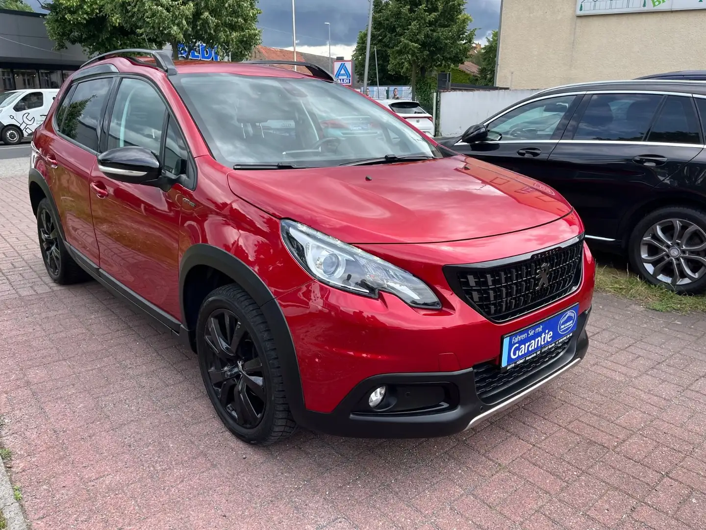 Peugeot 2008 Allure+AUTOM+NAVI+LEDER+TEMPOMAT Rouge - 1