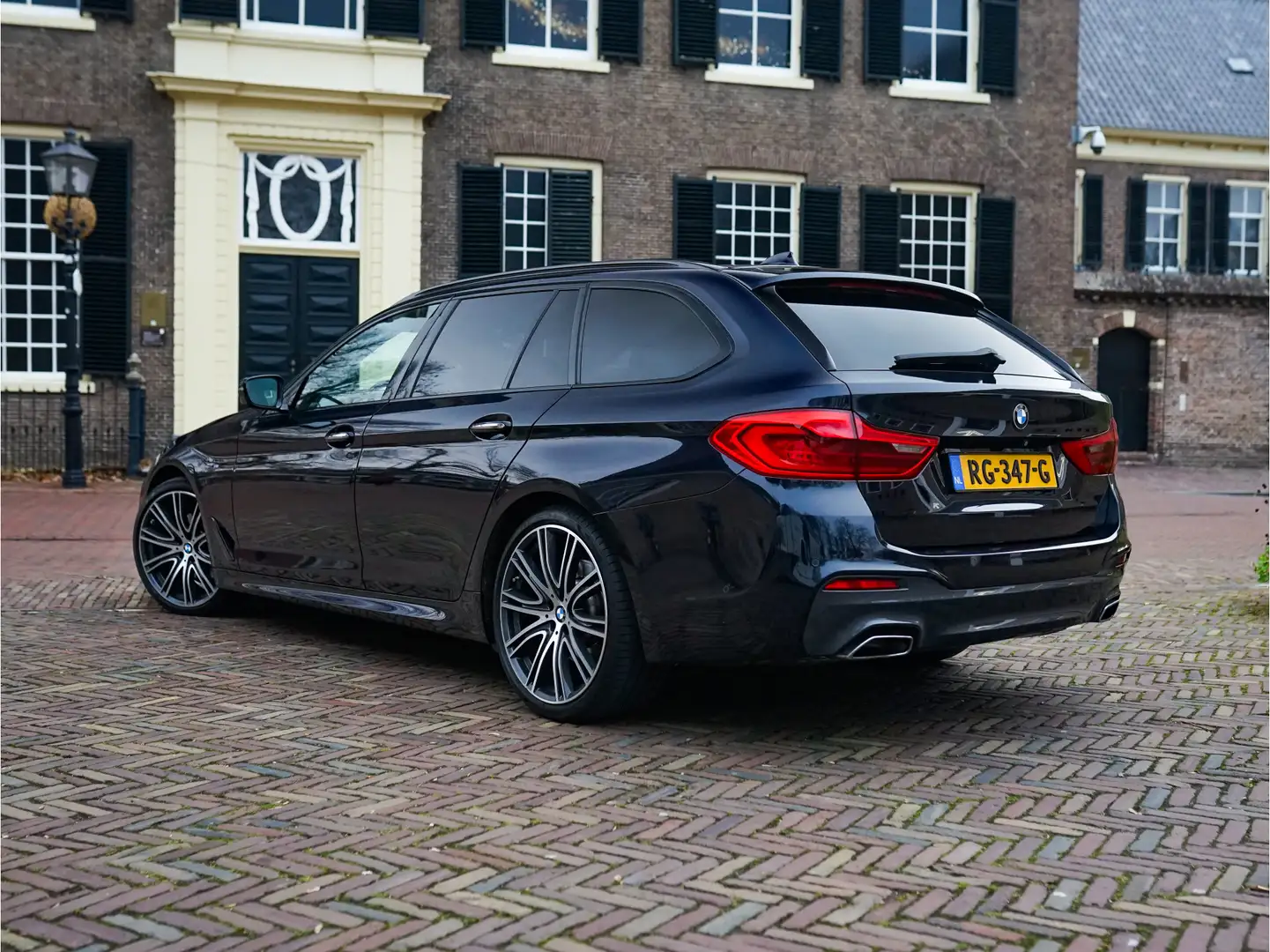 BMW 520 5-Serie Touring [G31] 520iA High Exe. M-Sport l LE Schwarz - 2