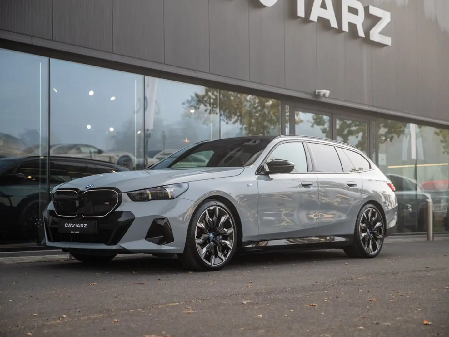 BMW i5 M60 XDRIVE TOURING - M SPORT PRO - FULL OPTION Gris - 1