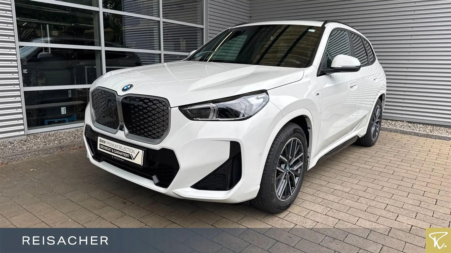 BMW iX1 IX1 XDRIVE30 M-Sport Navi HUD 360° ACC AHK 18" Weiß - 1