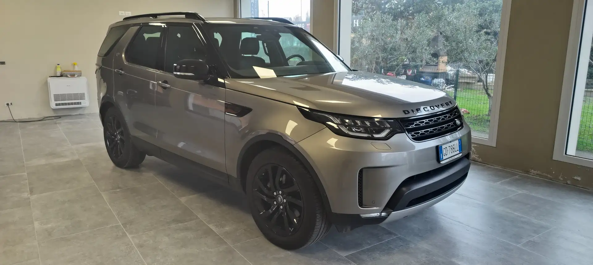Land Rover Discovery Discovery 2.0 HSE Luxury 300cv 7 posti Grigio - 2