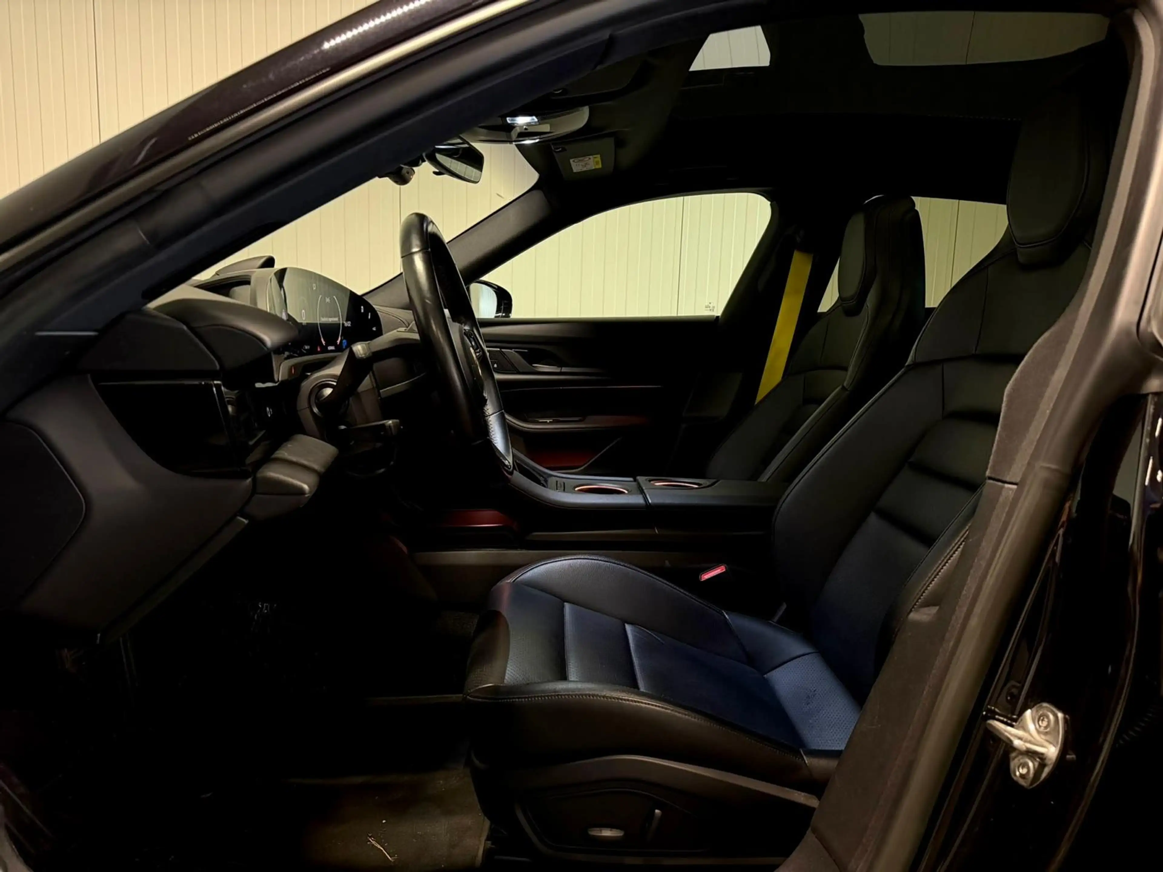 Porsche Taycan Sport Turismo 79 kWh Panodak Sportchrono Bose ACC — photo 8