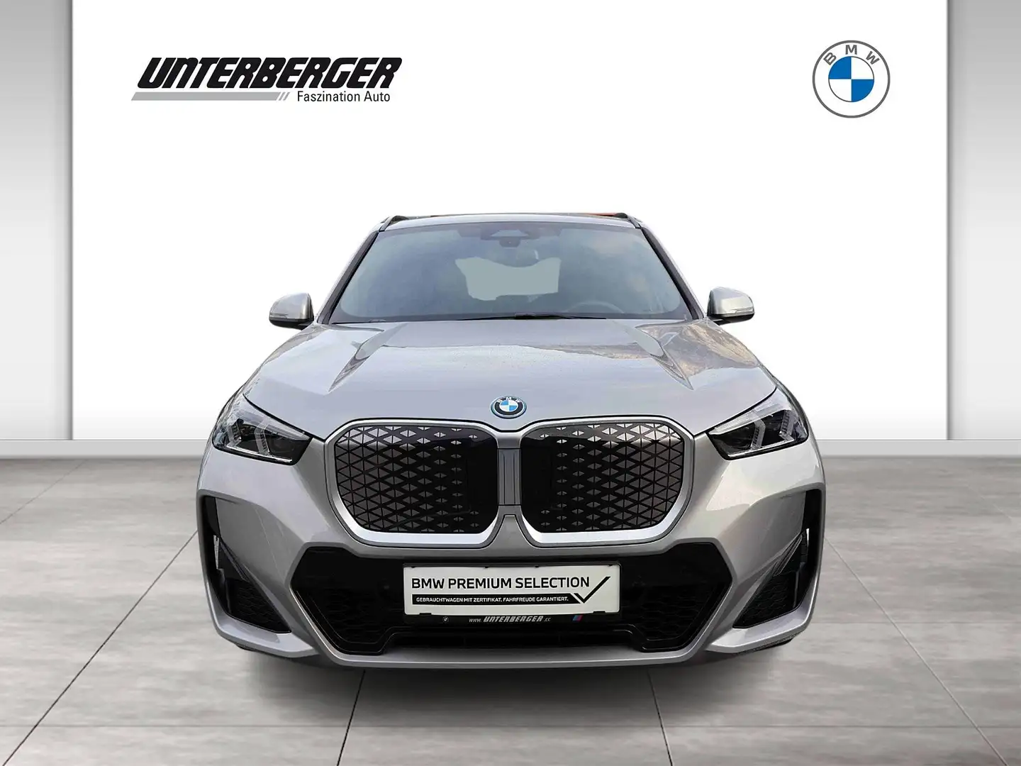 BMW iX1 xDrive30 M Sport DAB LED Shz Silber - 2