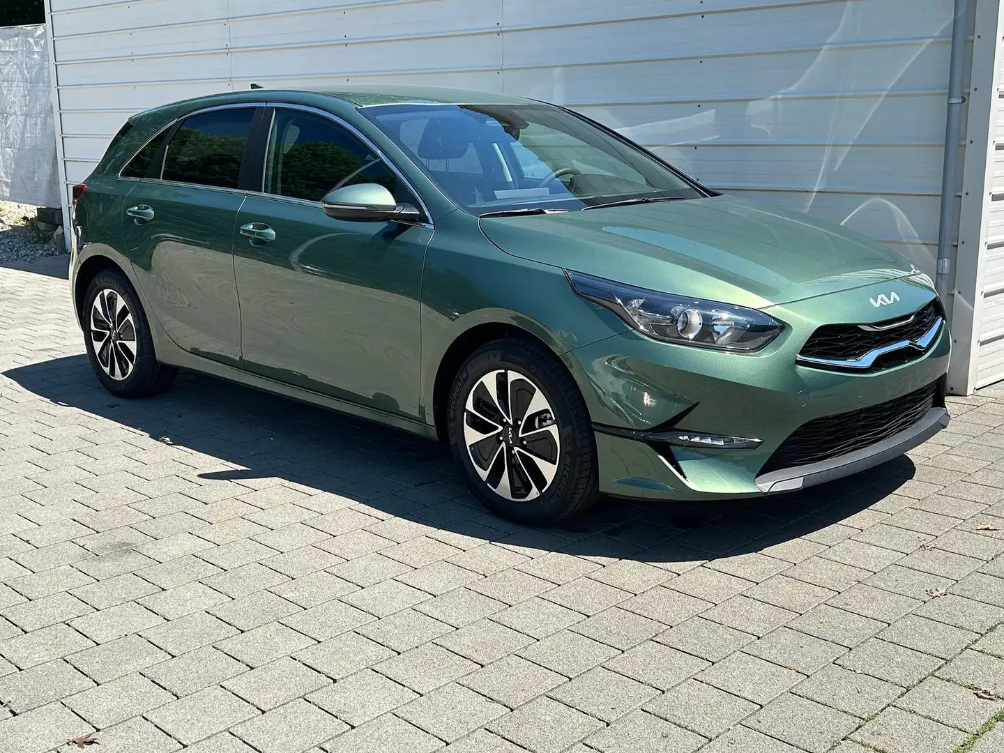 Kia Ceed / cee'd Gold 1.5 T-GDi, DCT Android Auto*Navi*WinterPak... Grün - 2