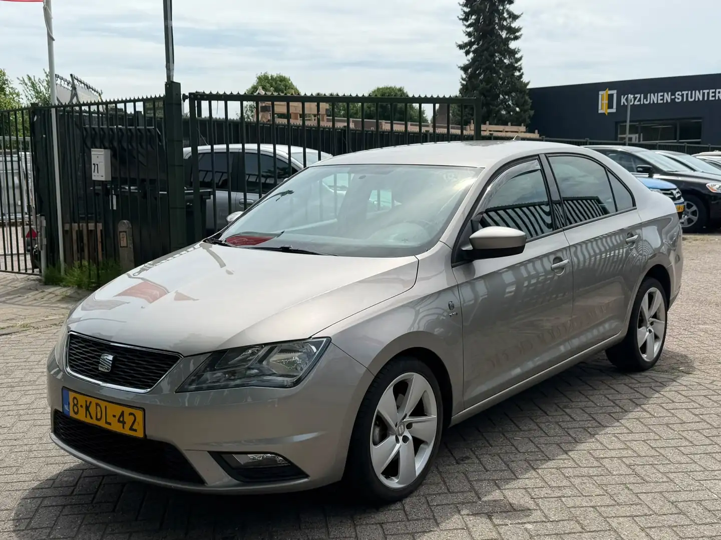 SEAT Toledo 1.2 TSI Businessline High Zeer netjes airco naviga Beige - 2