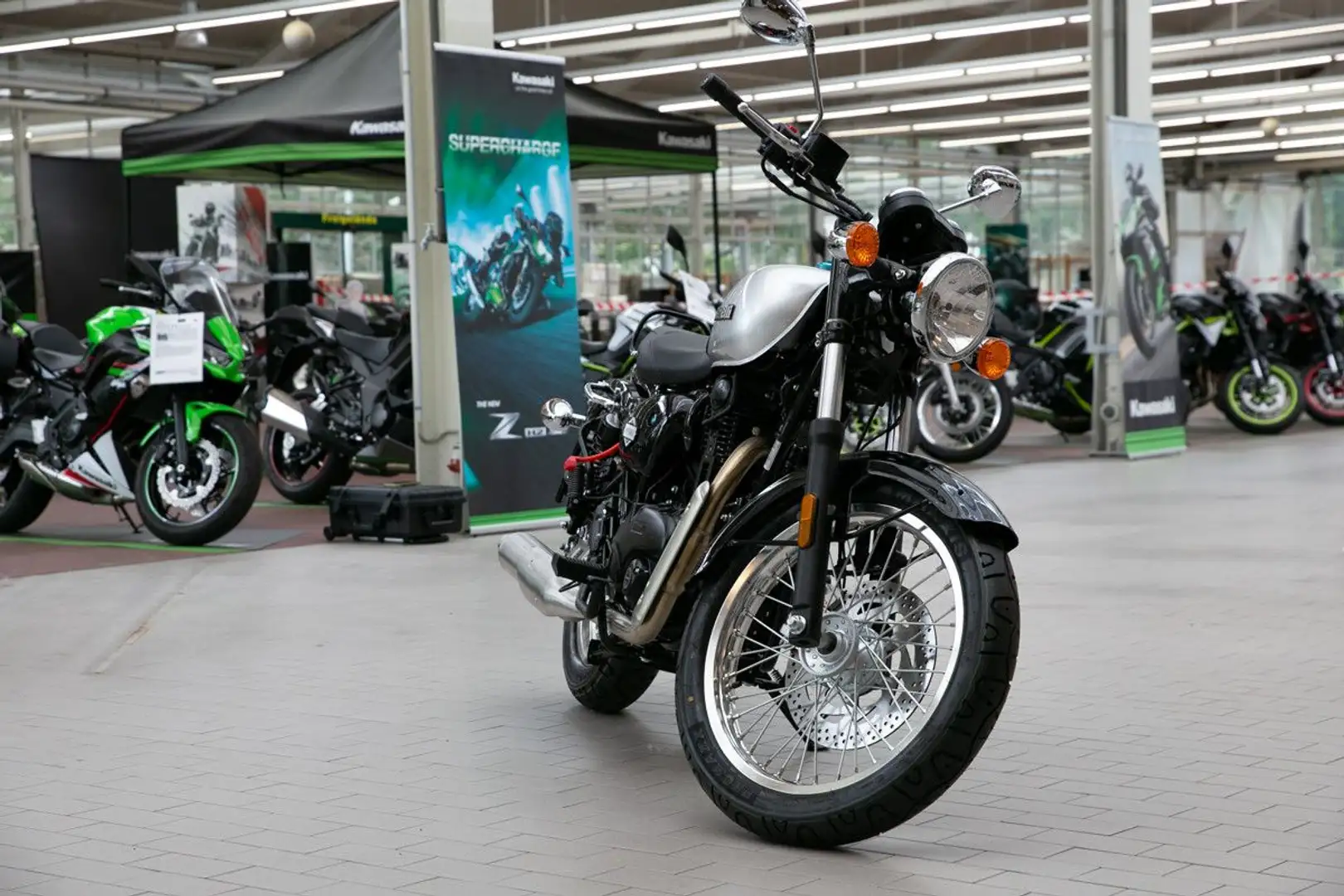 Benelli Imperiale 400 ABS, sofort lieferbar Silber - 2