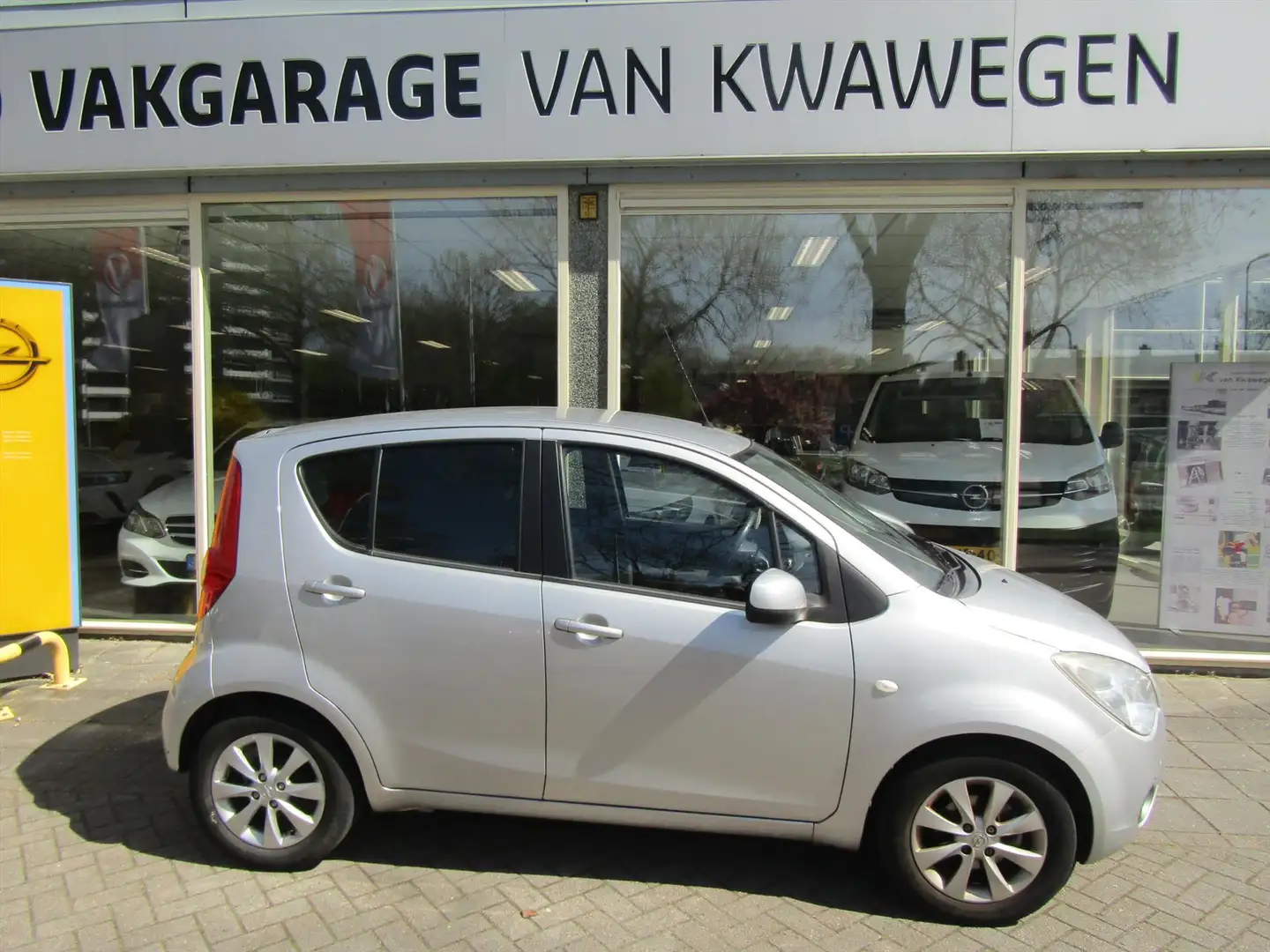 Opel Agila 1.0 12V BERLIN PLUS UITVOERING Grijs - 2