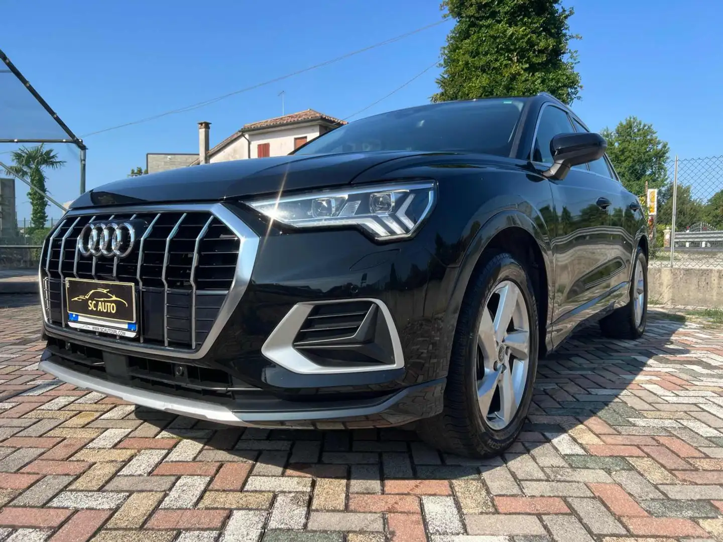 Audi Q3 35 TDI quattro S tronic Business Advanced Noir - 1
