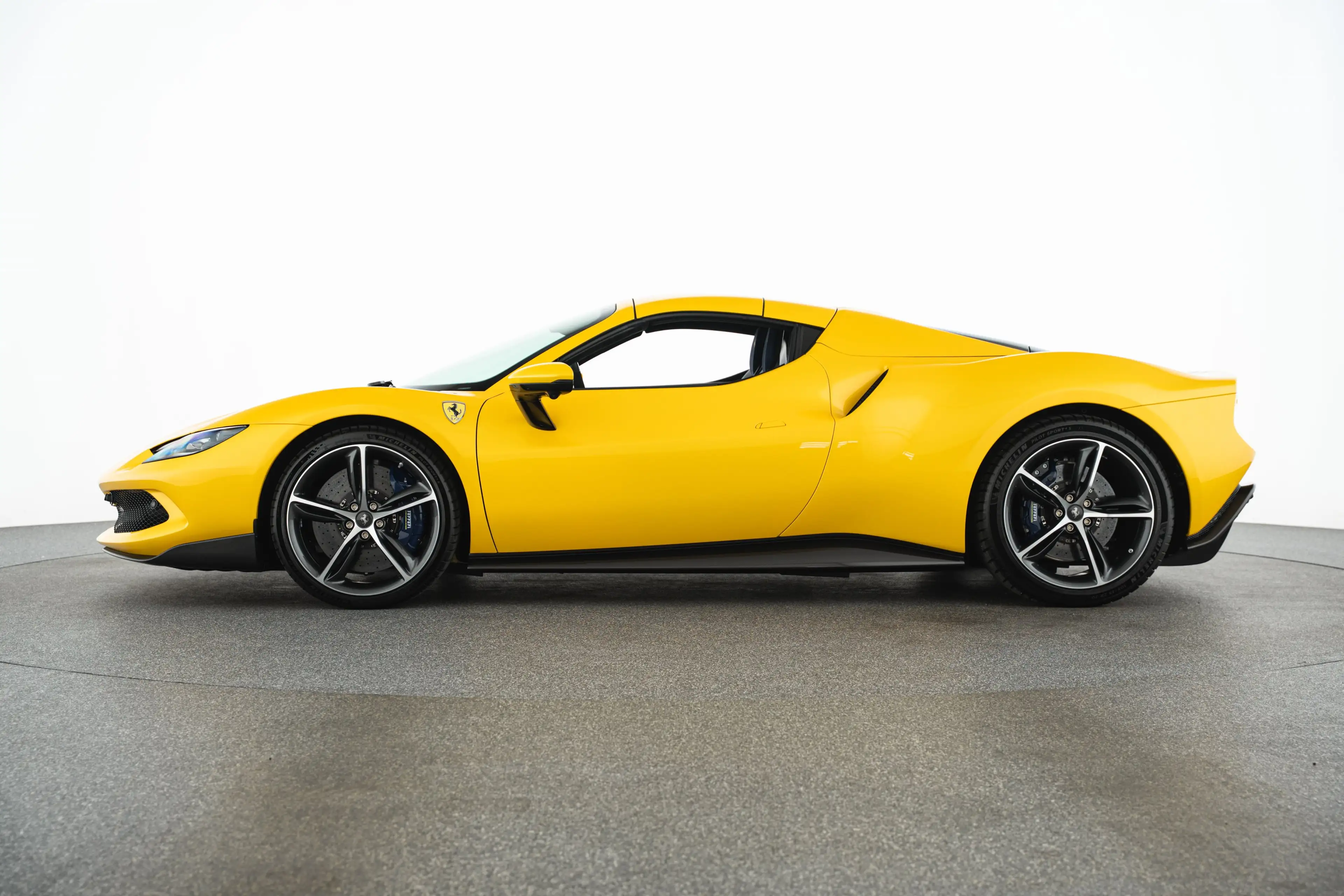 Ferrari 296 GTS — photo 8