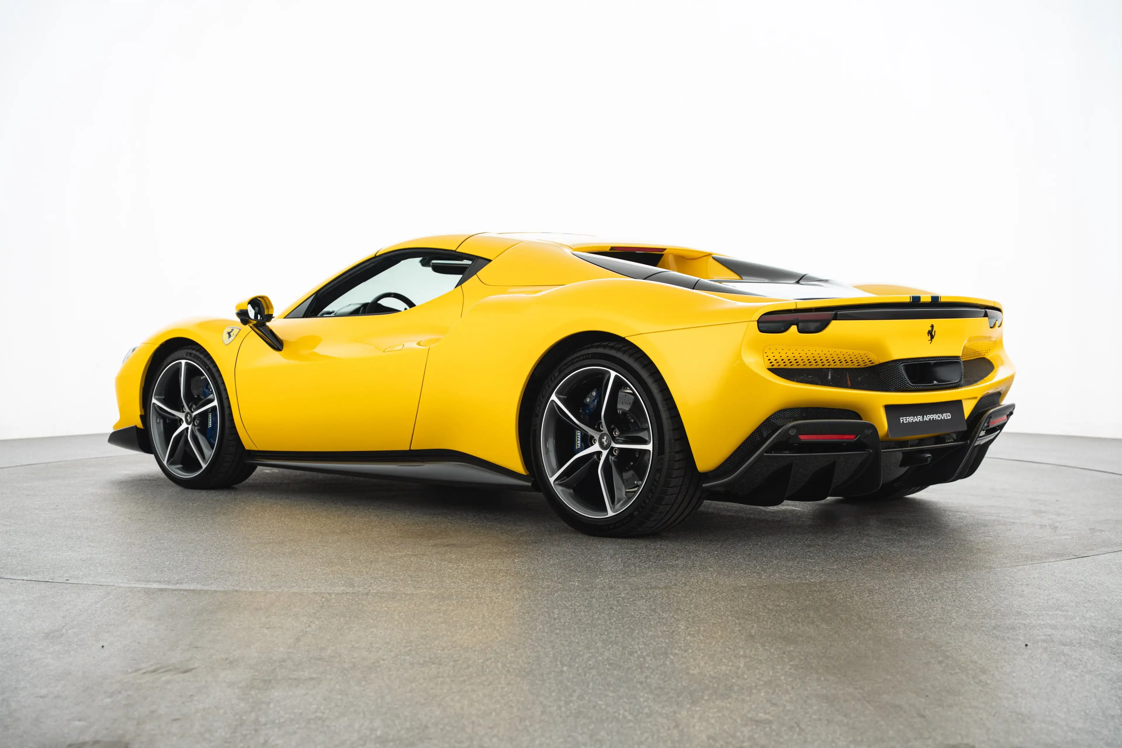 Ferrari 296 GTS — photo 7